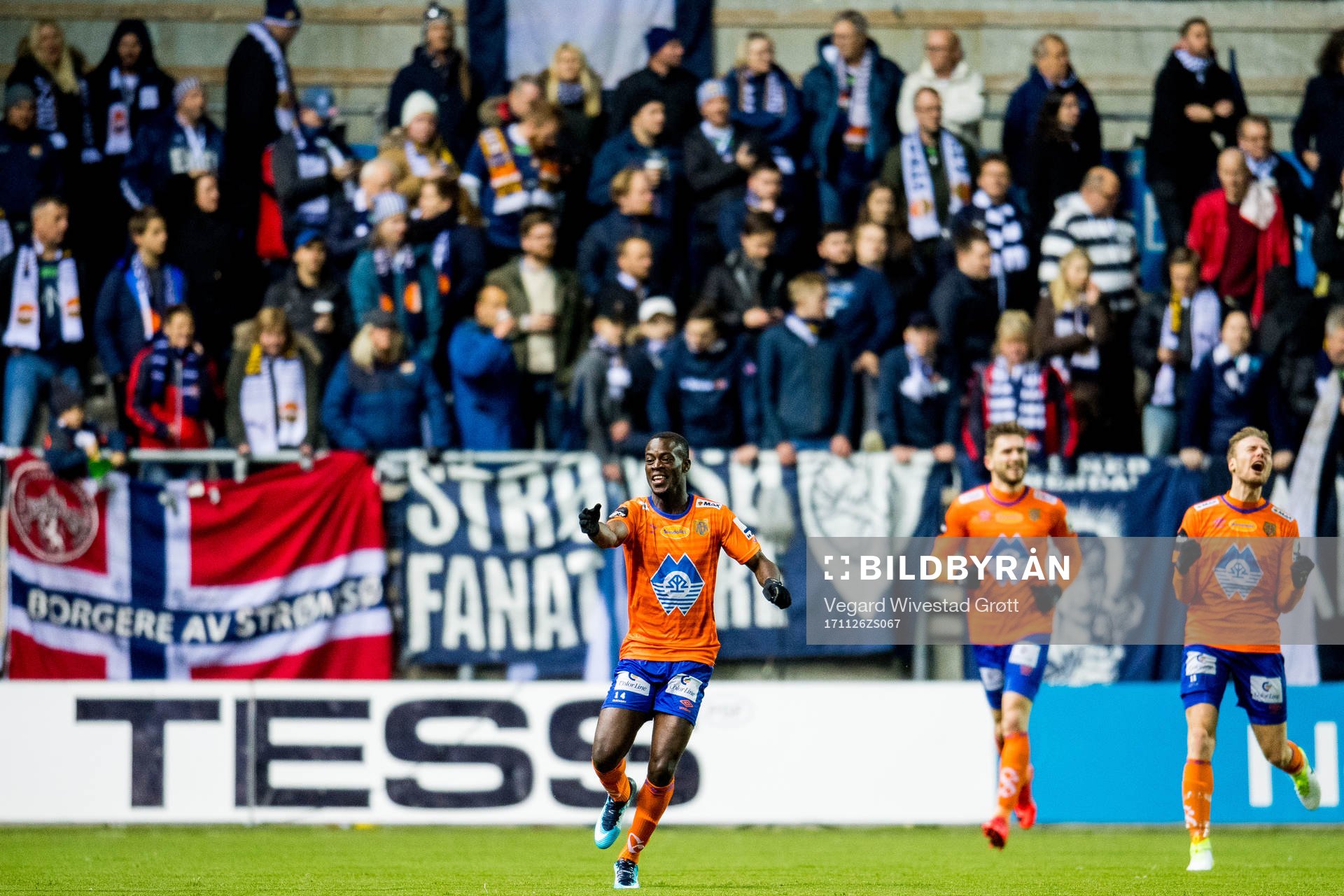 Edwin Gyasi of Aalesund celebrates scoring 2-1 during the Eliteserien match between Aalesund and Strømsgodset on November 26, 2017 in Ålesund.