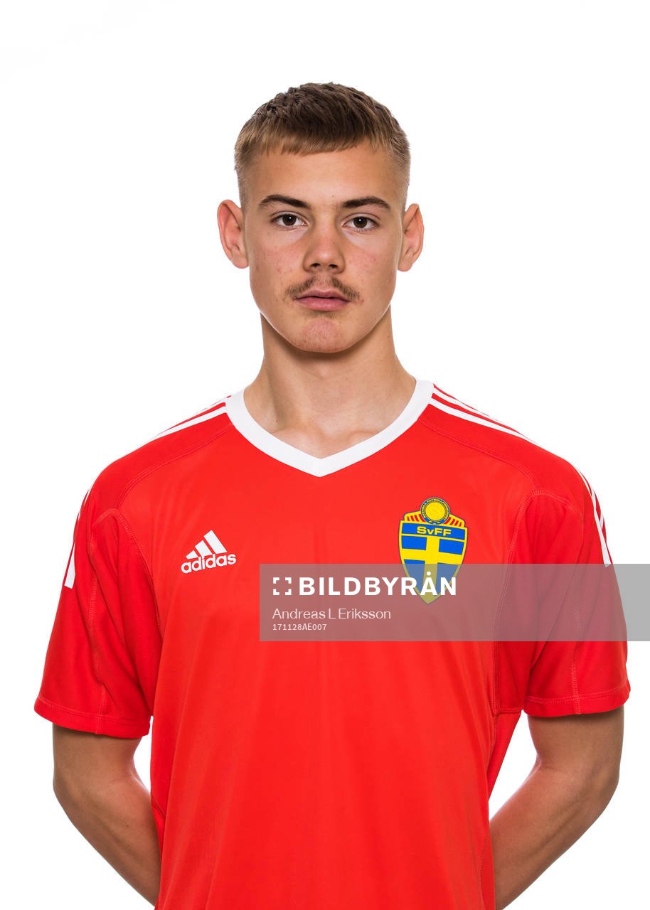 Filip Jörgensen i P15/02-landslaget poserar för ett porträtt den 28 november 2017 i Stockholm. 