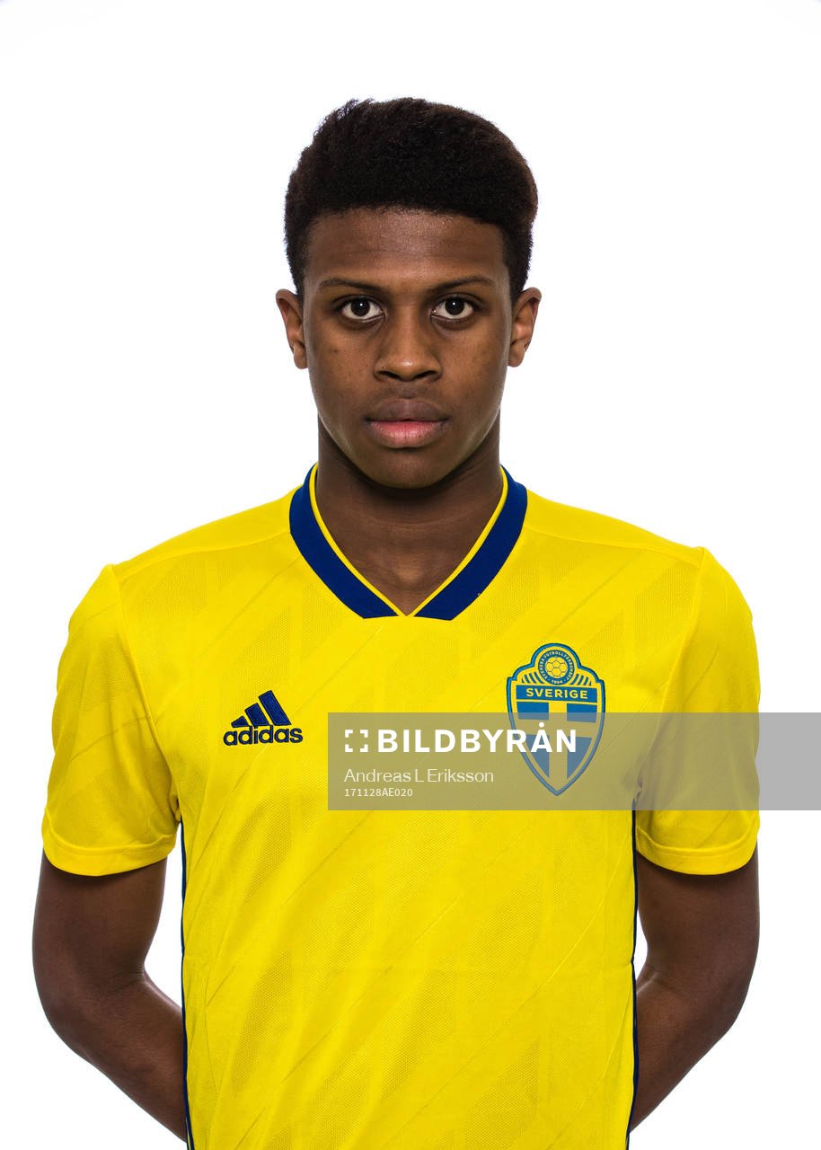 Emanuel Kulego P15/02-landslaget poserar för ett porträtt den 28 november 2017 i Stockholm. 