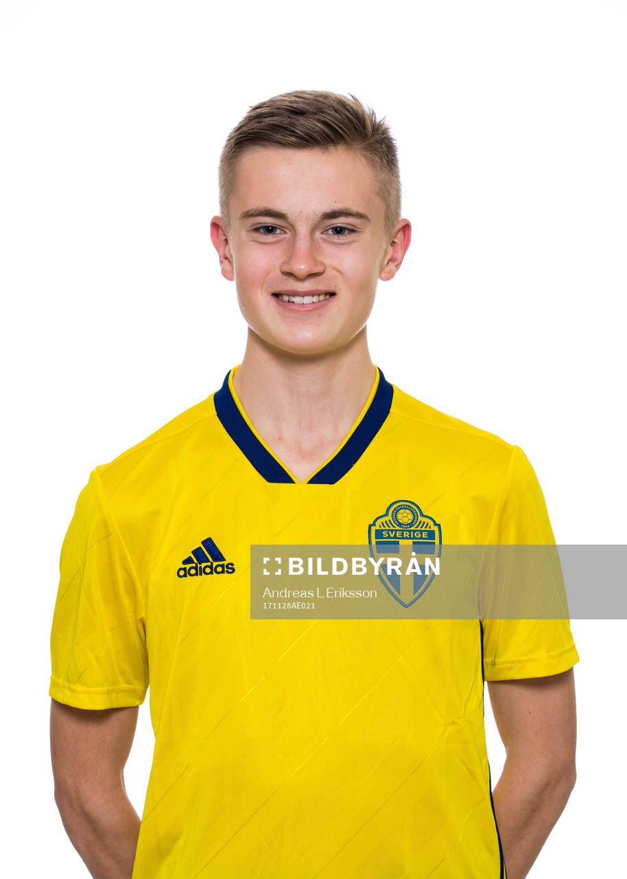Douglas Bengtsson i P15/02-landslaget poserar för ett porträtt den 28 november 2017 i Stockholm. 
