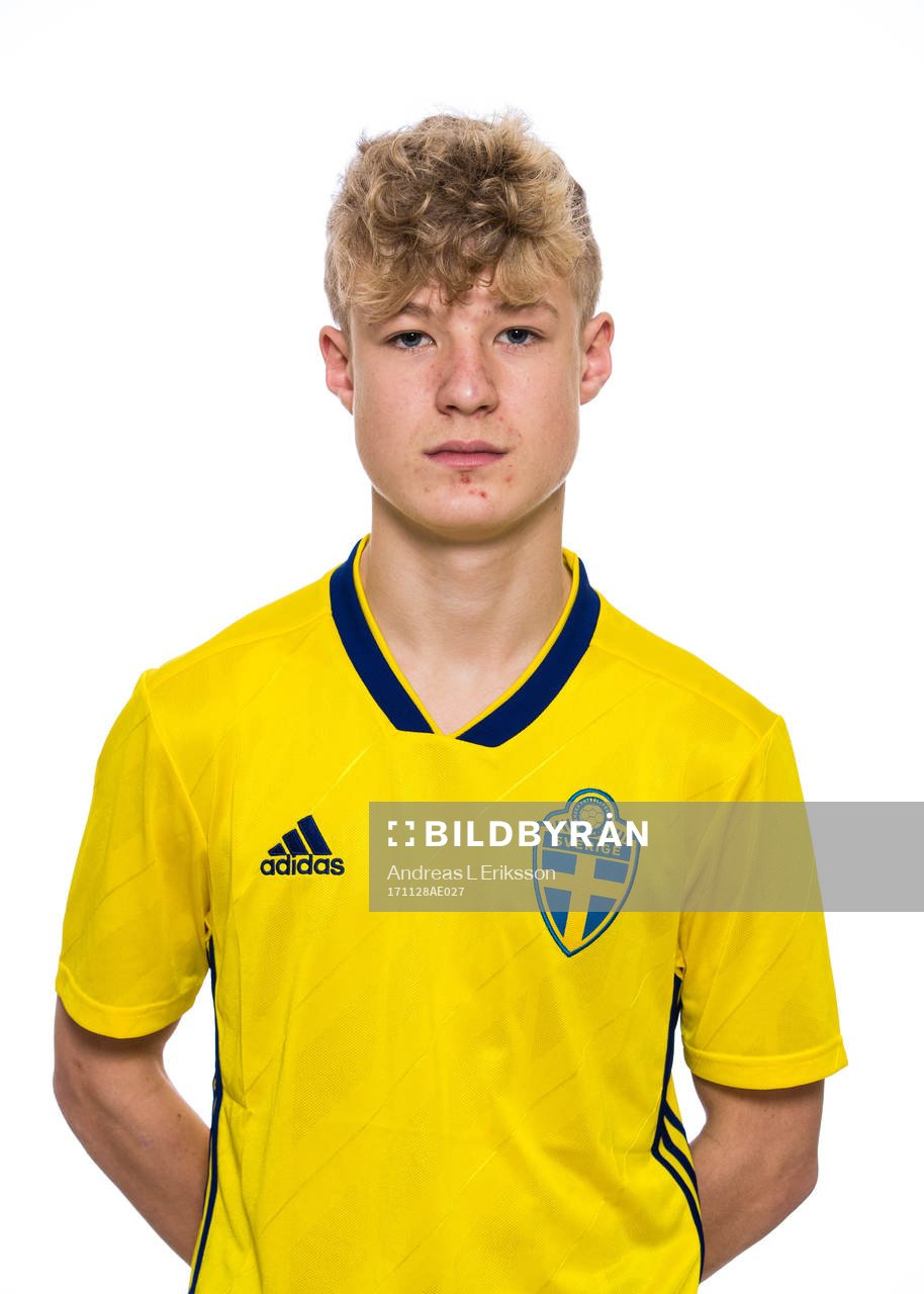 Otto Vallentin i P15/02-landslaget poserar för ett porträtt den 28 november 2017 i Stockholm. 