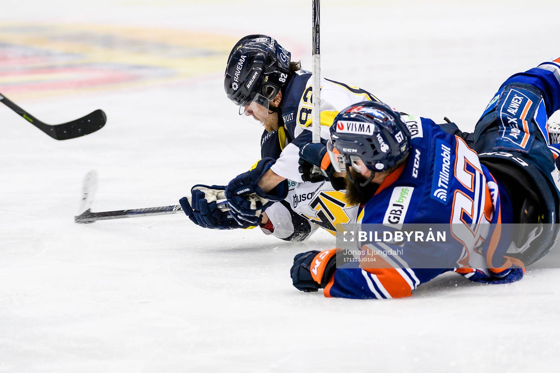 s Kevin Stenlund och Växjös Linus Fröberg faller