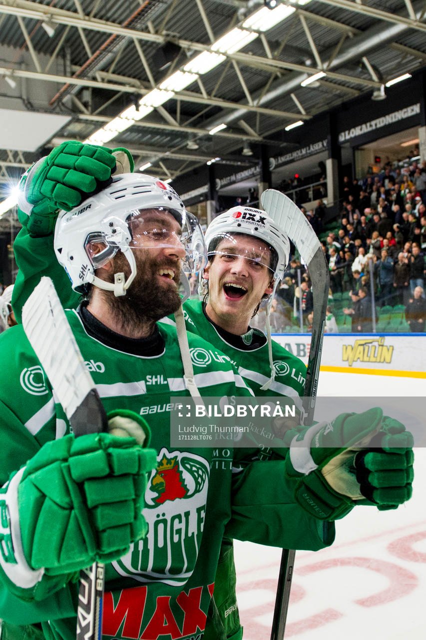 Rögles Taylor Matson och Simon Ryfors jublar när de går