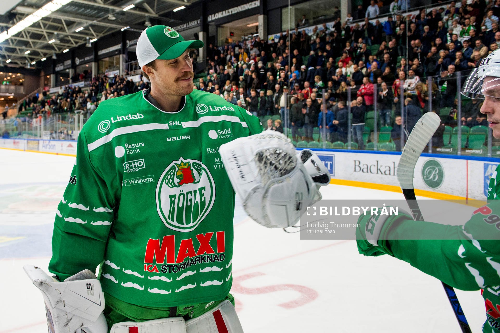 Rögles målvakt Justin Pogge lämnar isen