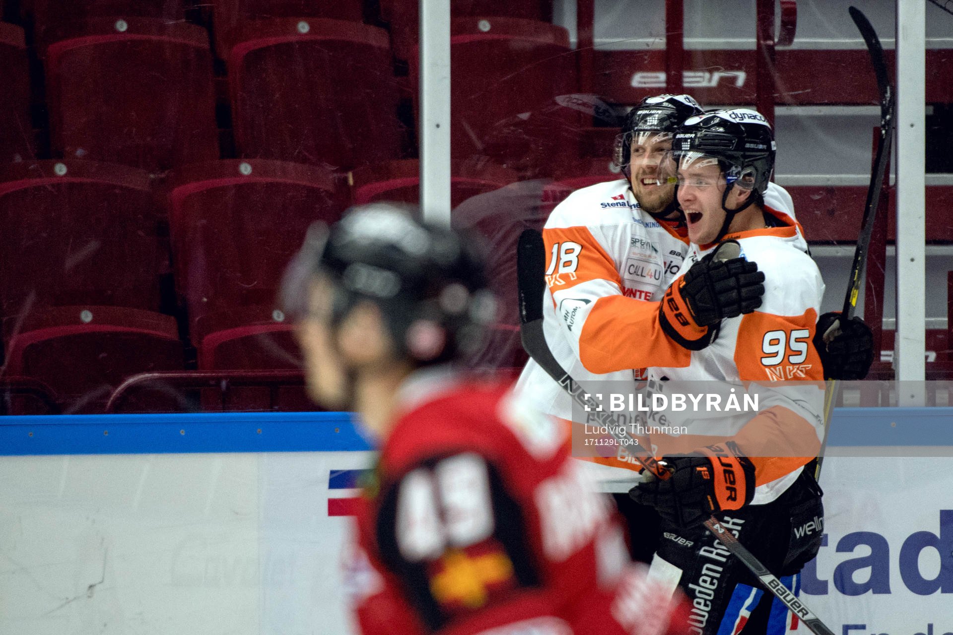 Karlskronas Emil Larsson och Carl Persson jublar
