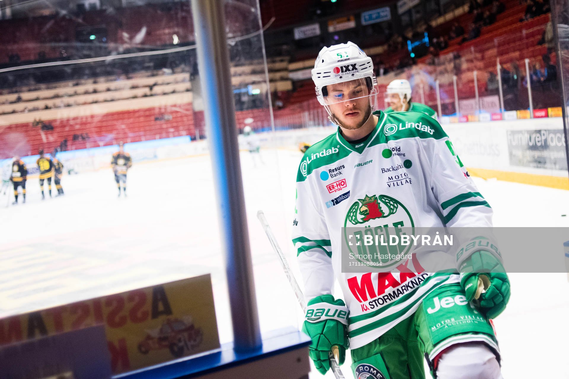 Rögles Lucas Elvenes före ishockeymatchen i SHL mellan