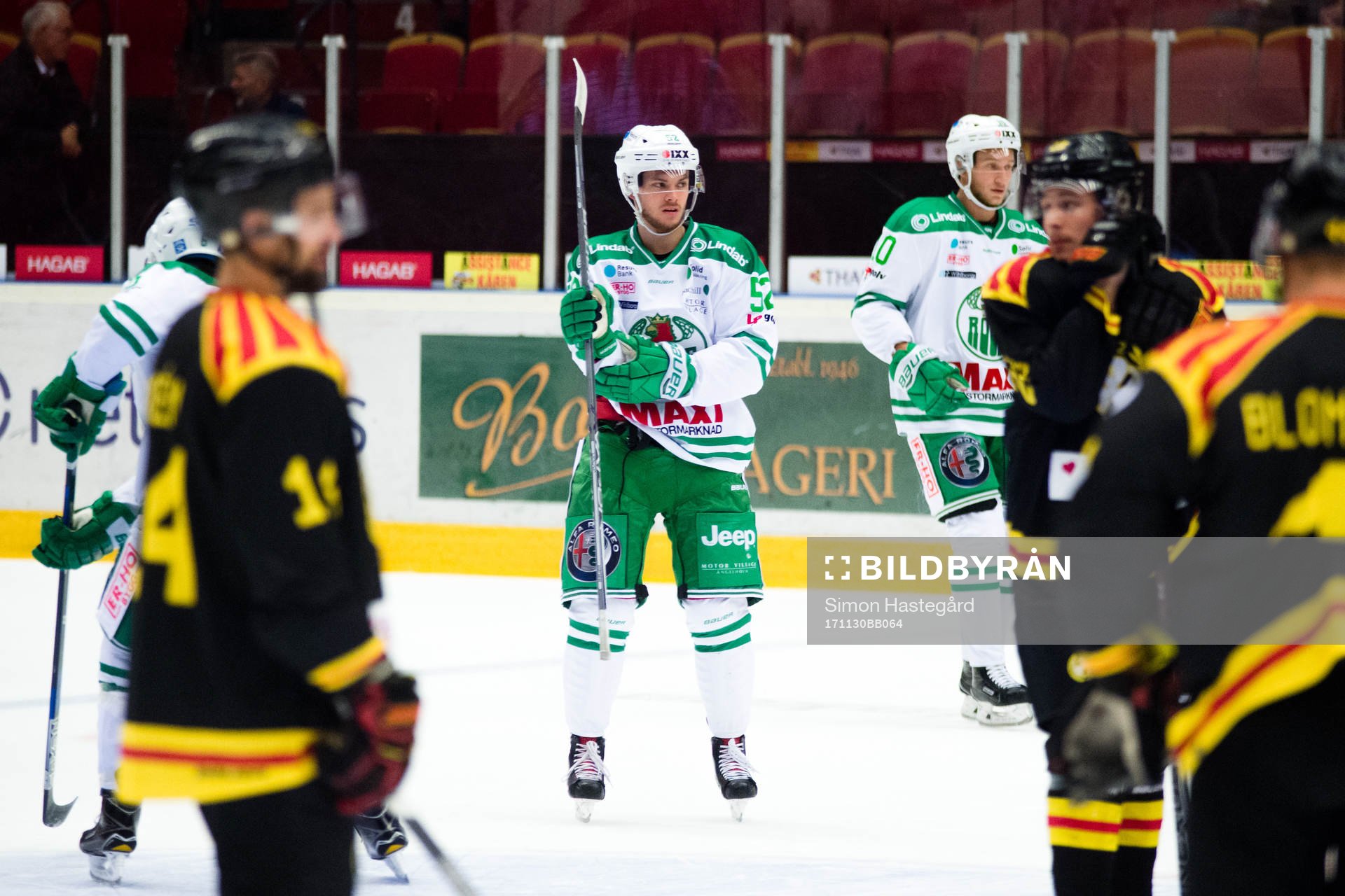 Rögles Lucas Elvenes före ishockeymatchen i SHL mellan