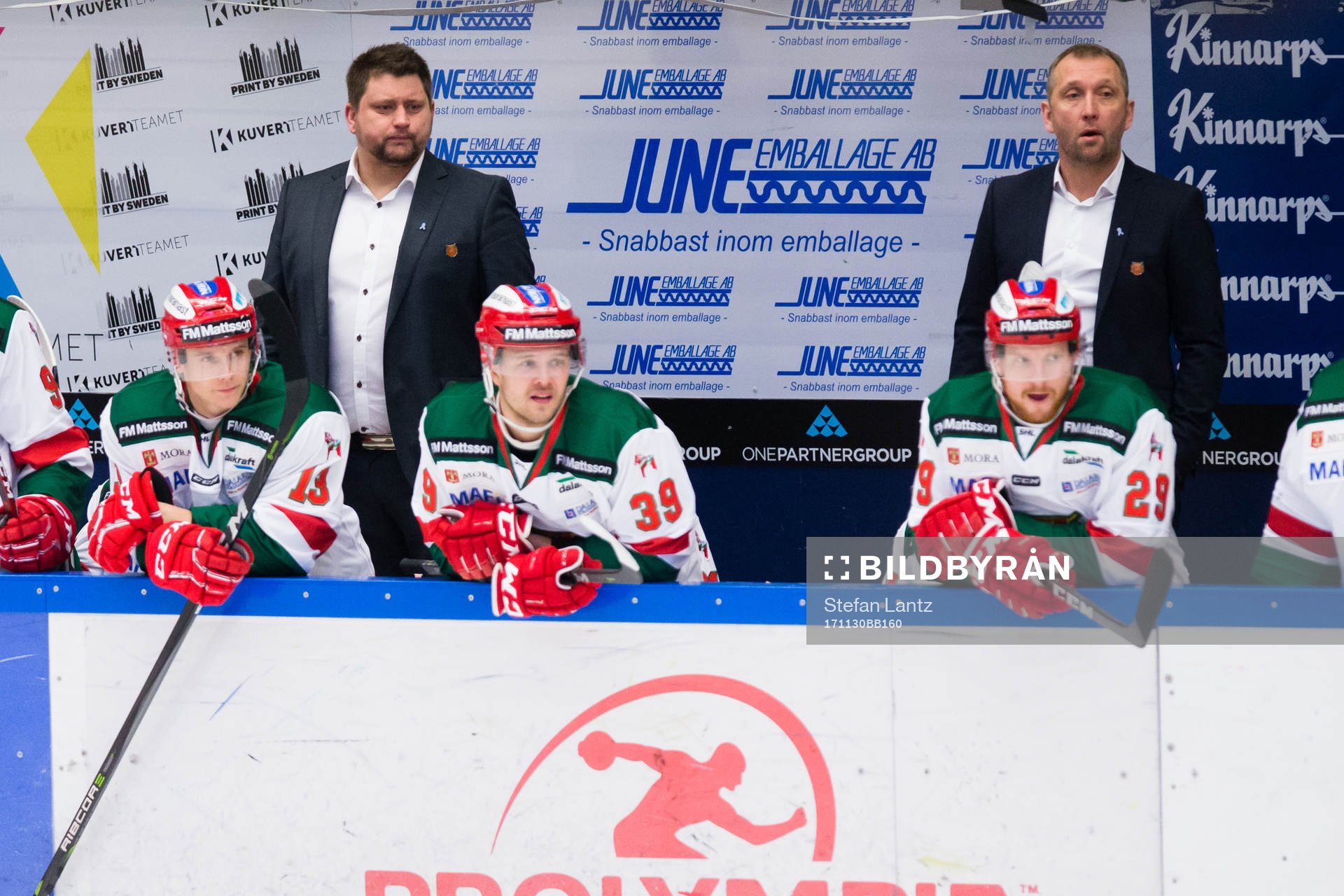 Moras tränare Mattias Karlin och assisterande tränare