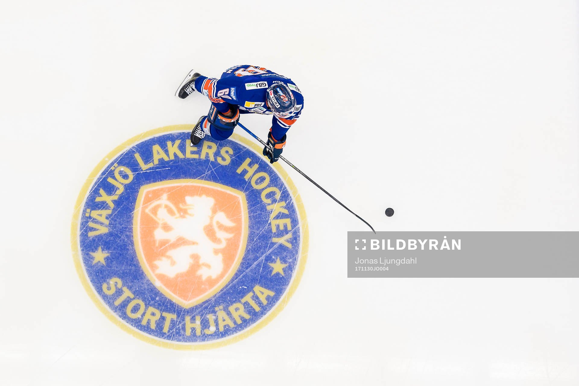 Växjös Erik Josefsson åker över Växjös klubbmärke