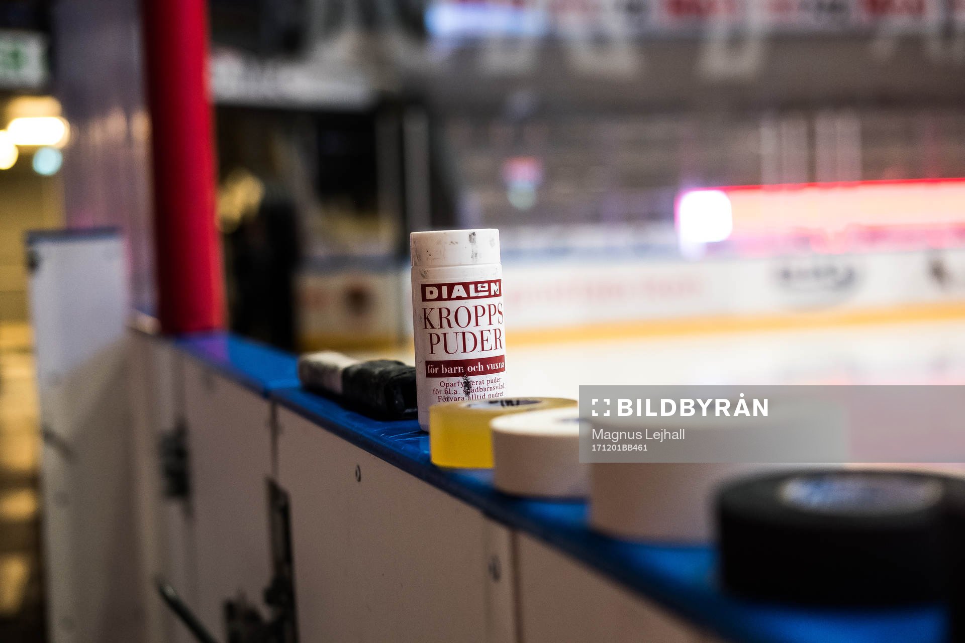 tape och puder på sarjkanten
