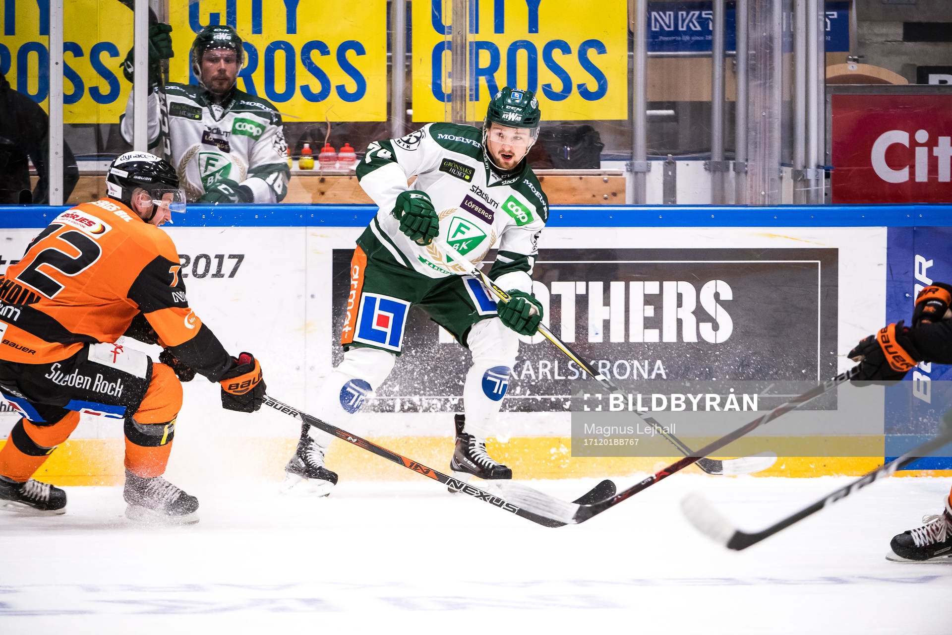 Karlskronas Joachim Rohdin  och Färjestads Rasmus Asplund