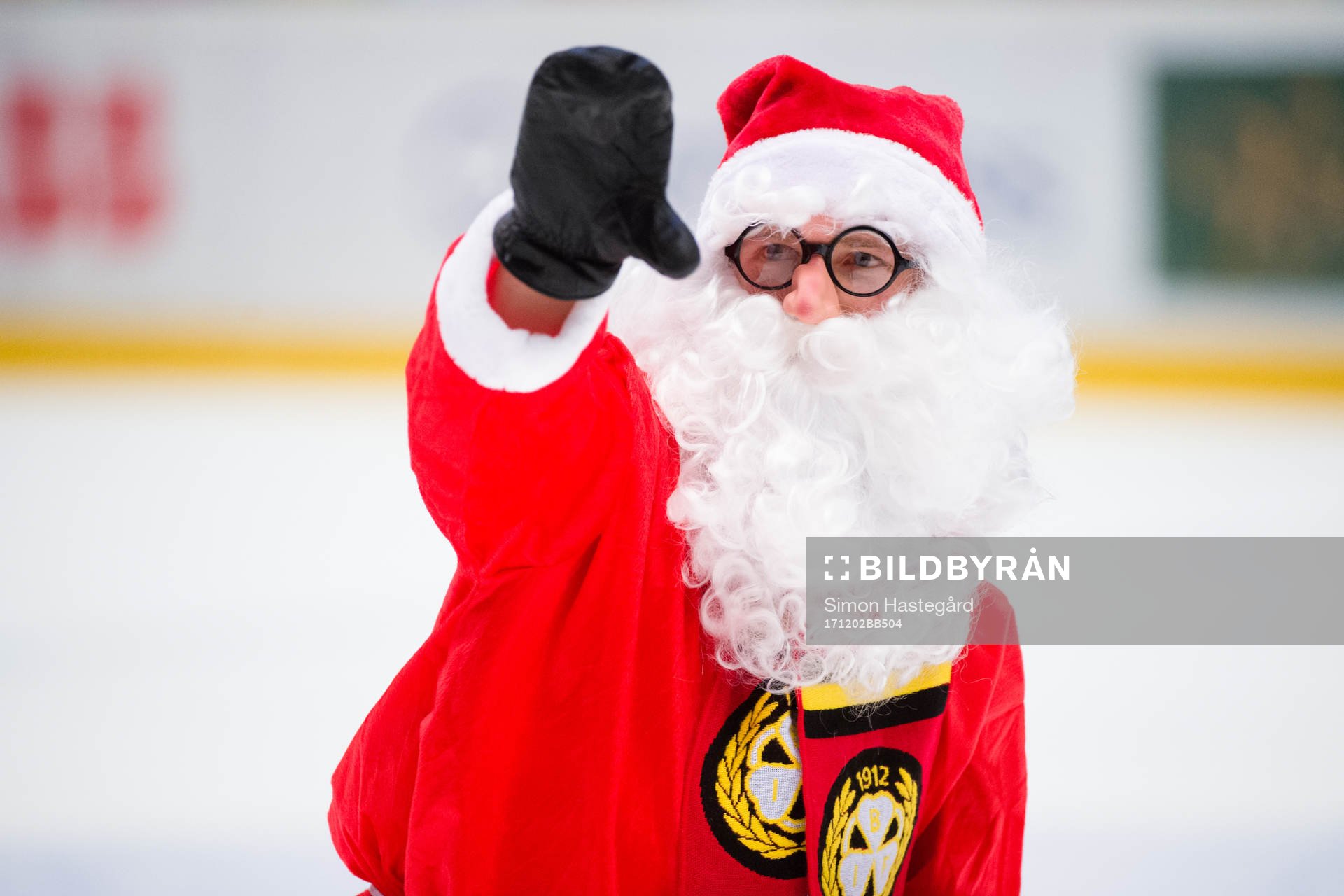 En tomte med halsduk