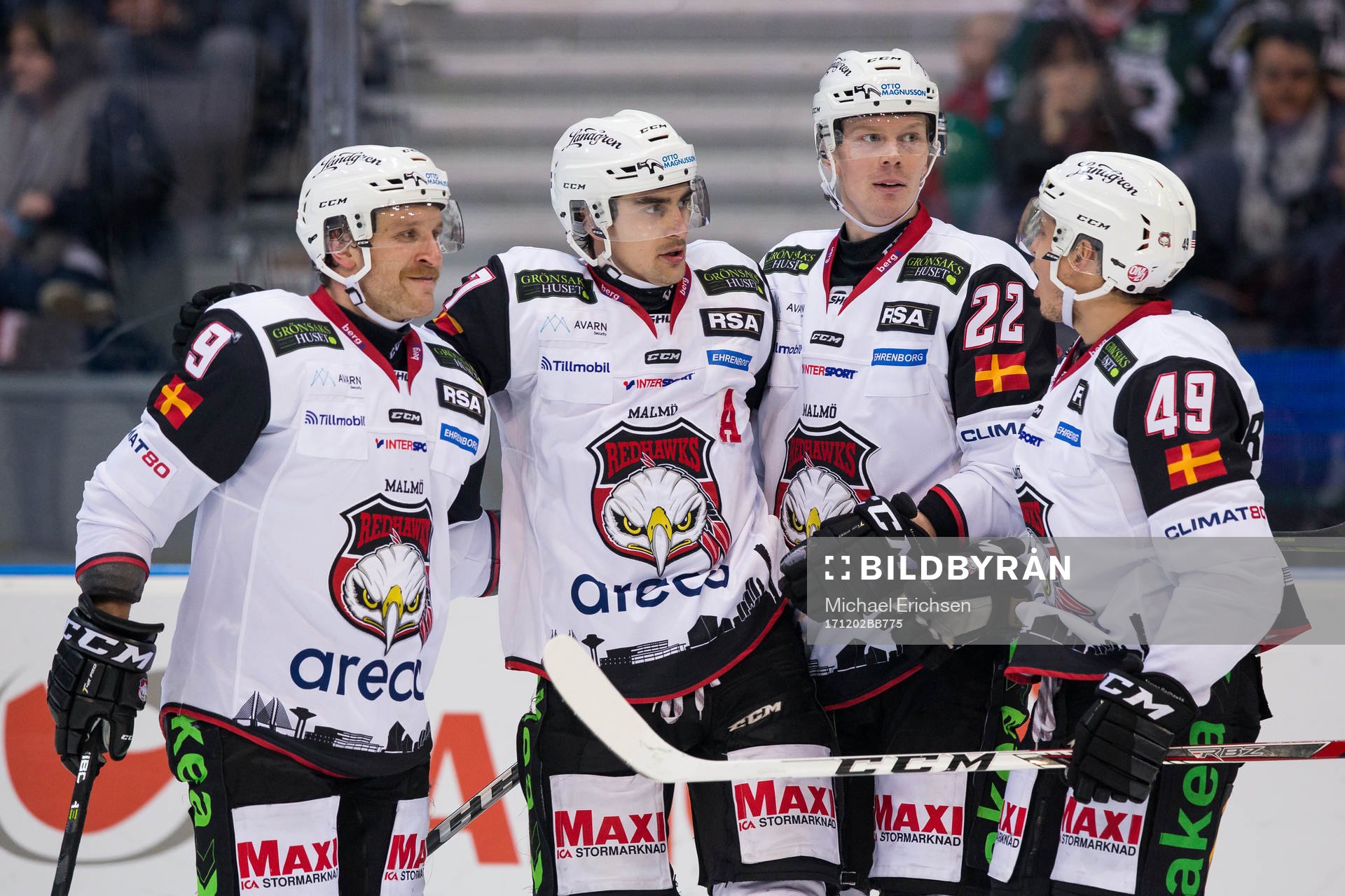 Malmö Redhawks Nils Andersson jublar ihop med Frederik
