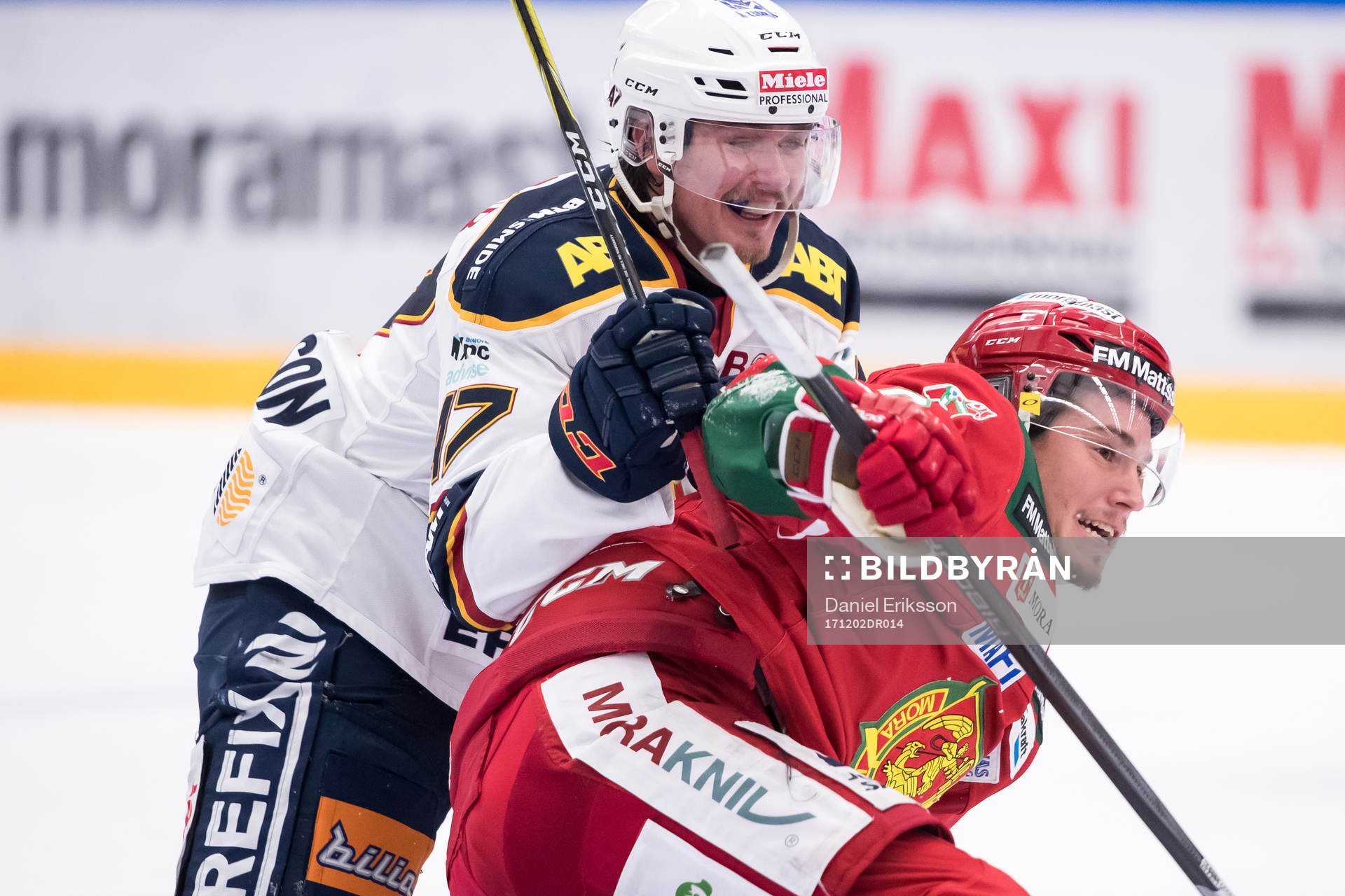 Djurgårdens Henrik Eriksson och Moras Robin Johansson  i