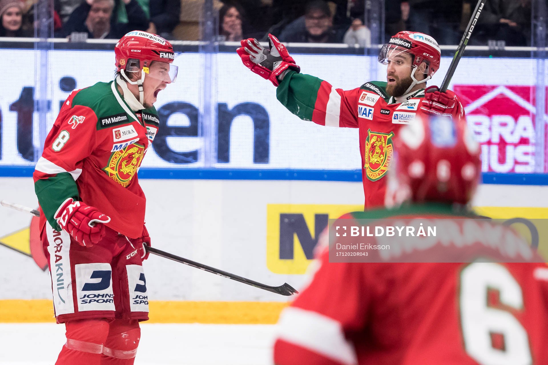 Moras Robin Johansson jublar
