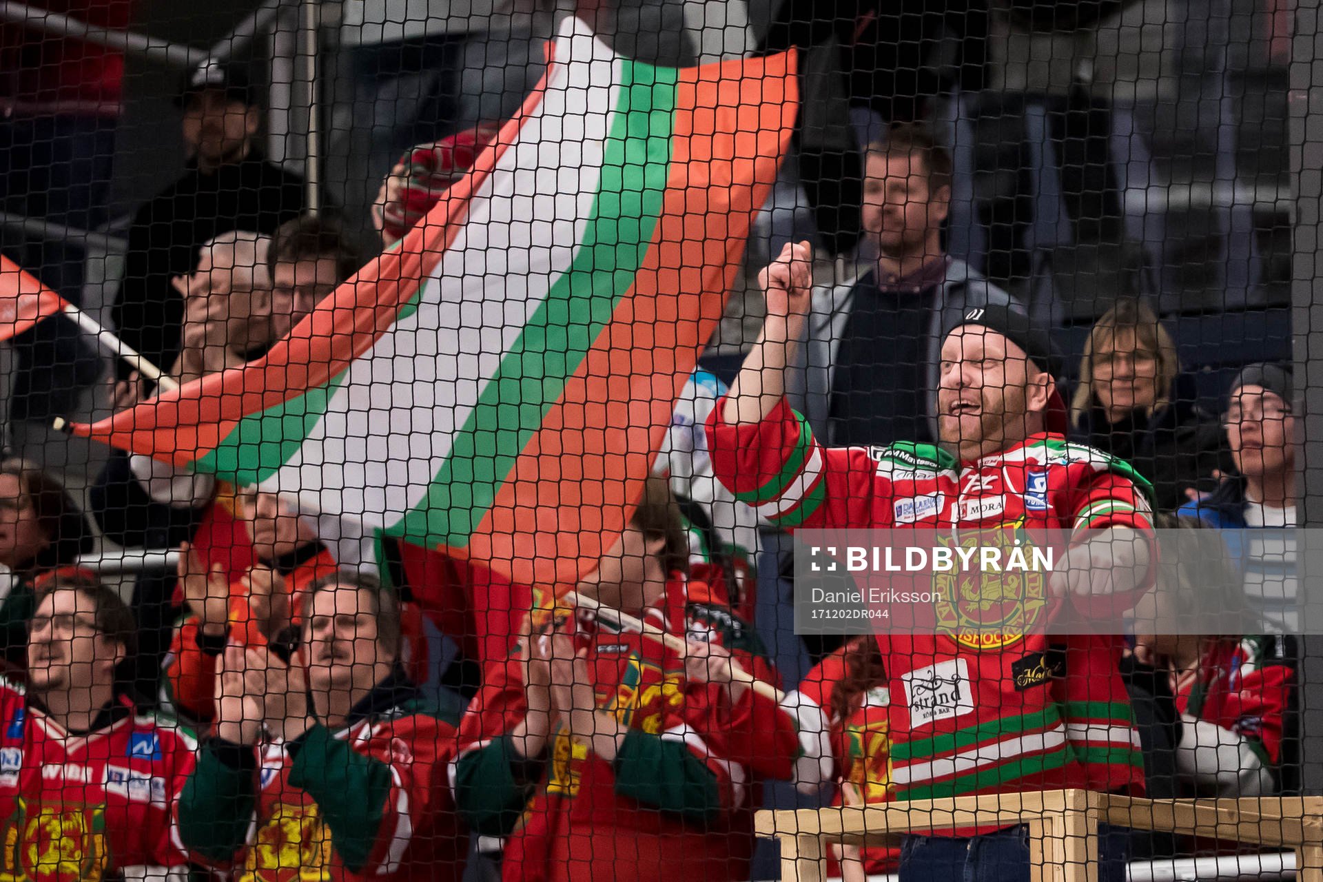 Moras supporters jublar i ishockeymatchen i SHL mellan Mora