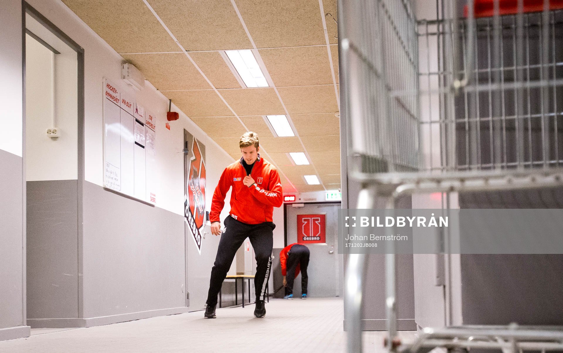 Örebros Kalle Olsson värmer upp