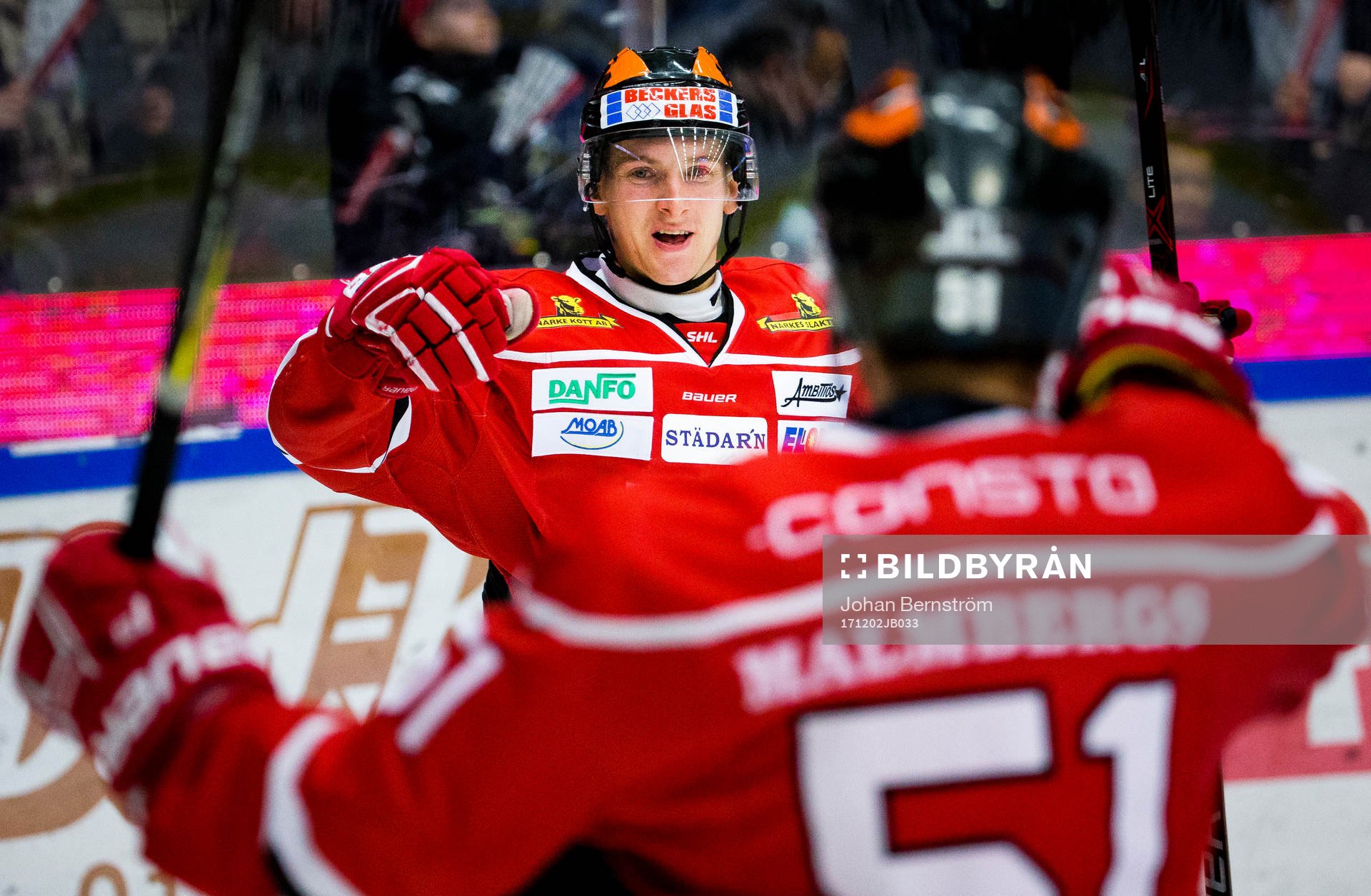 Örebros Sakari Manninen gör 1-0 och jublar