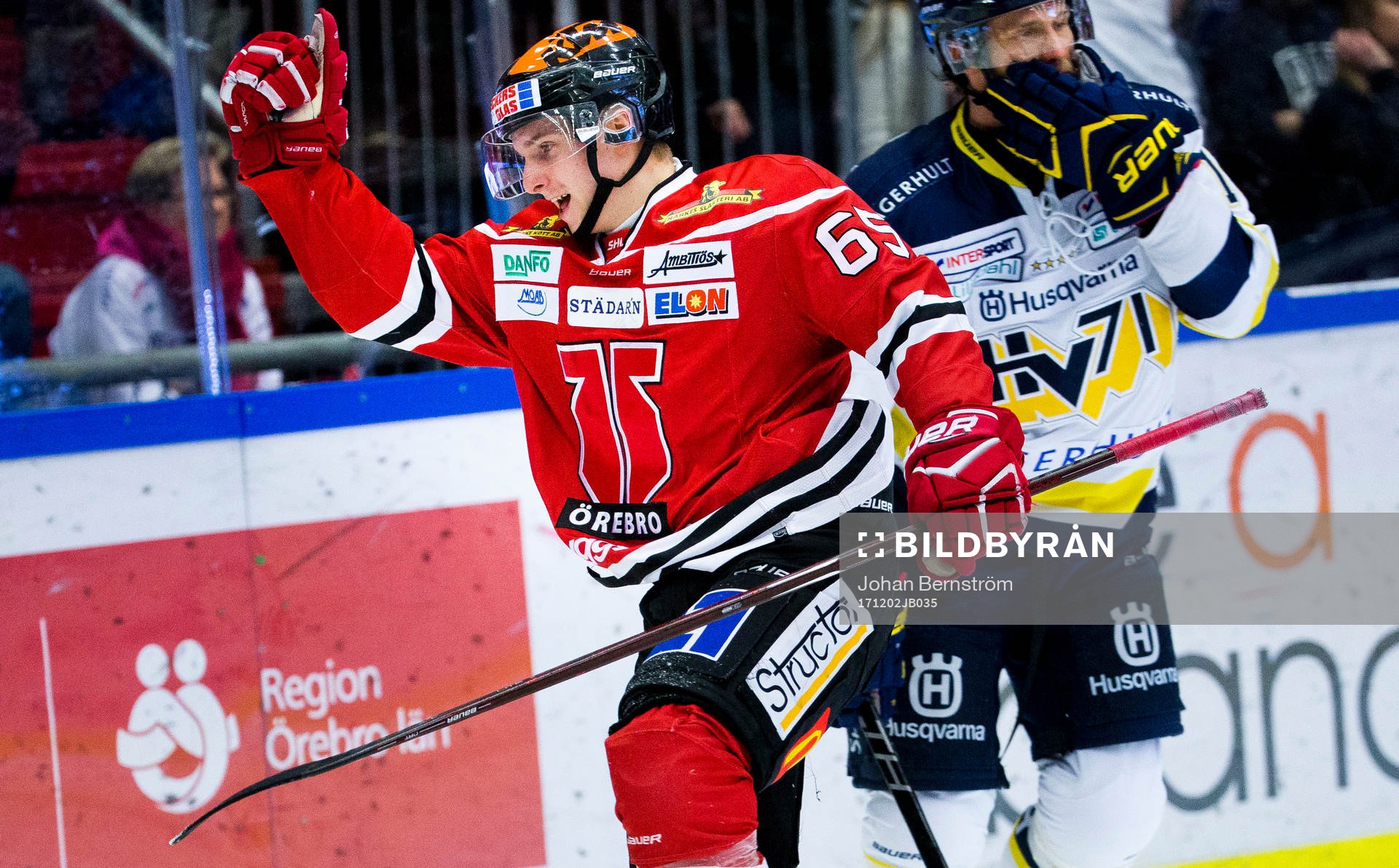 Örebros Sakari Manninen gör 1-0 och jublar