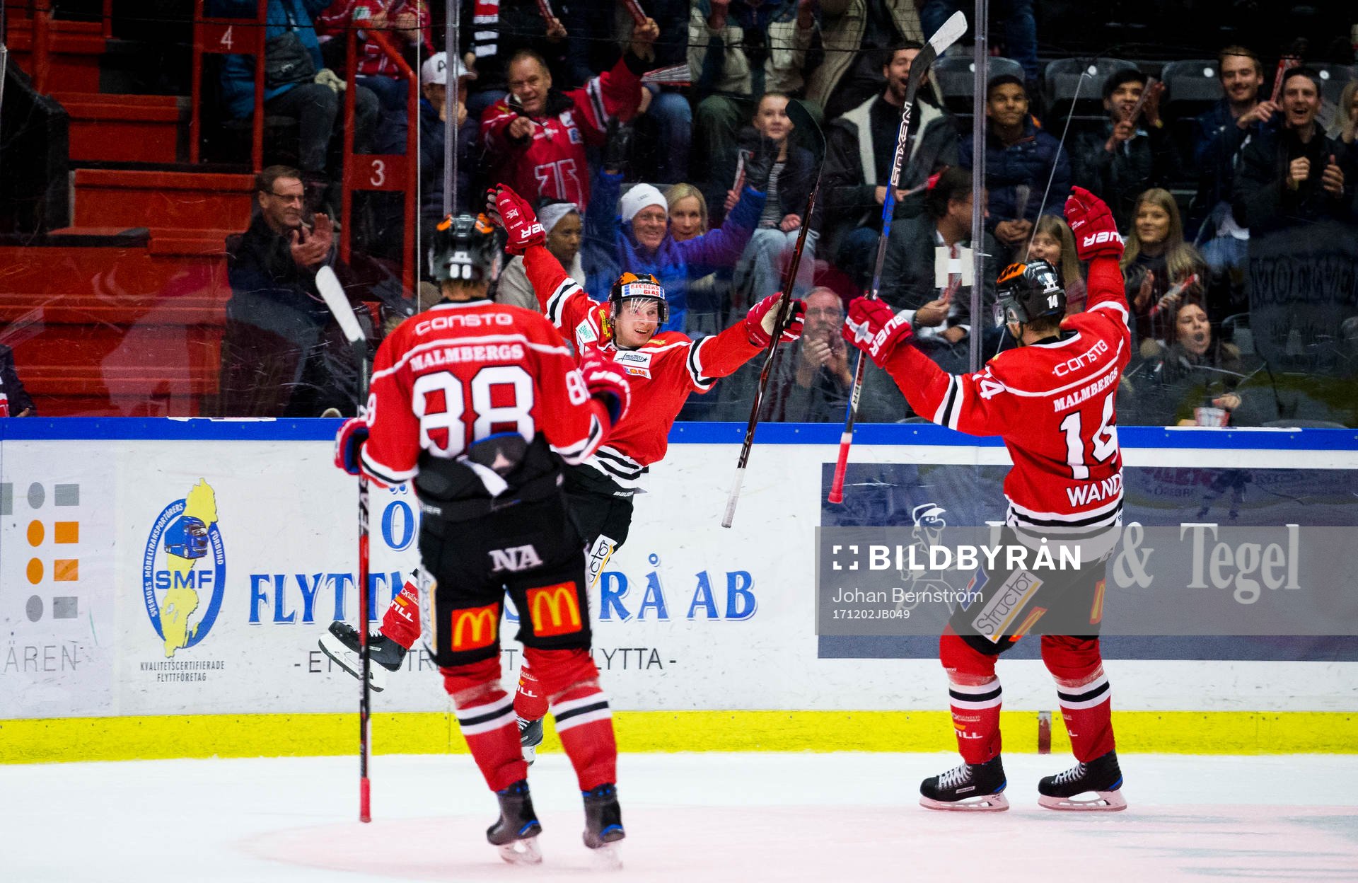 Örebros Sakari Manninen gör 3-0 och jublar med Viktor