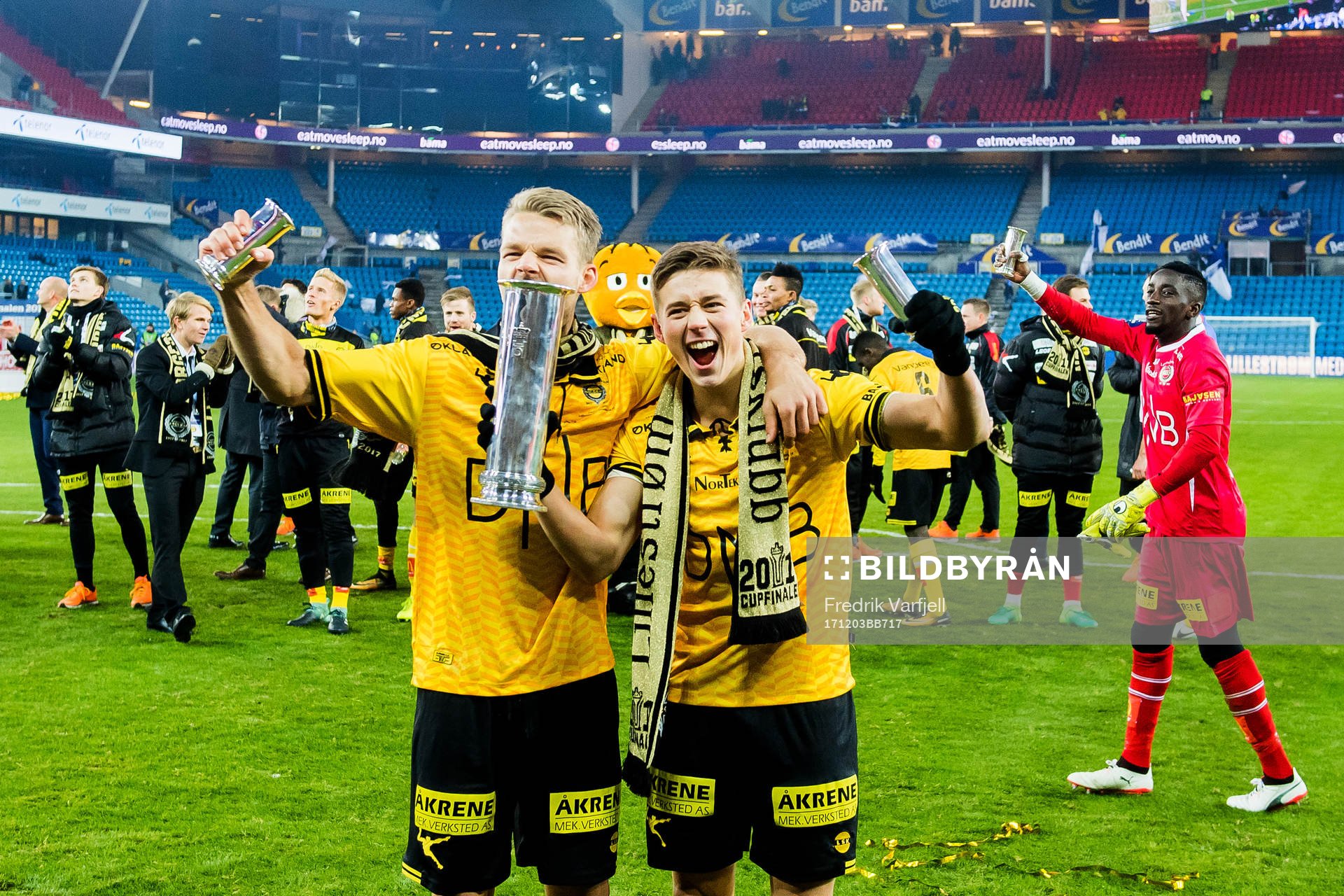 Mats Haakenstad and Fredrik Krogstad of Lillestrøm celebrate after the cup final match between Lillestrøm and Sarpsborg 08 on December 3, 2017 in Oslo.