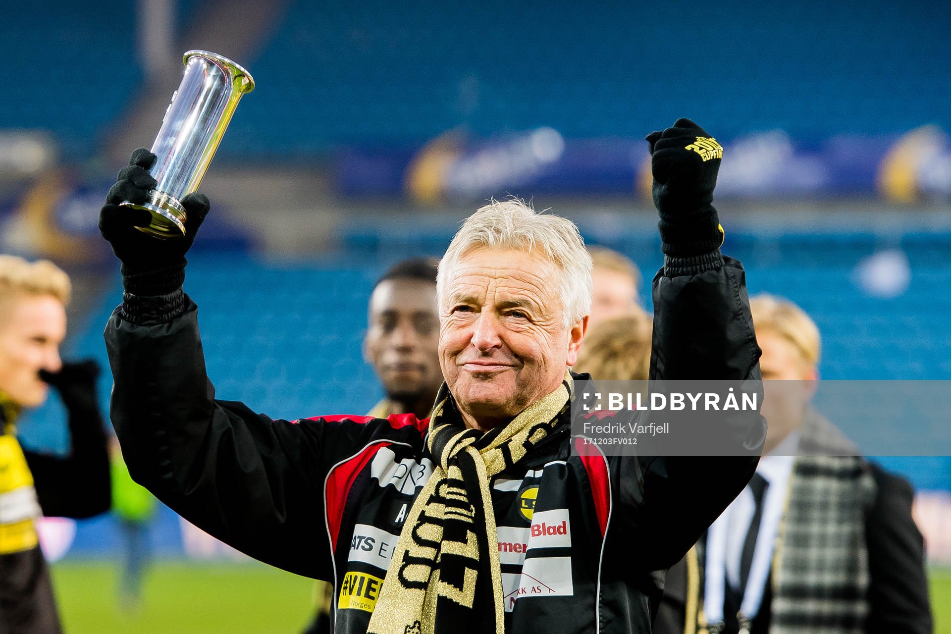 Arne Erlandsen, head coach of Lillestrøm, celebrates after the cup final match between Lillestrøm and Sarpsborg 08 on December 3, 2017 in Oslo.