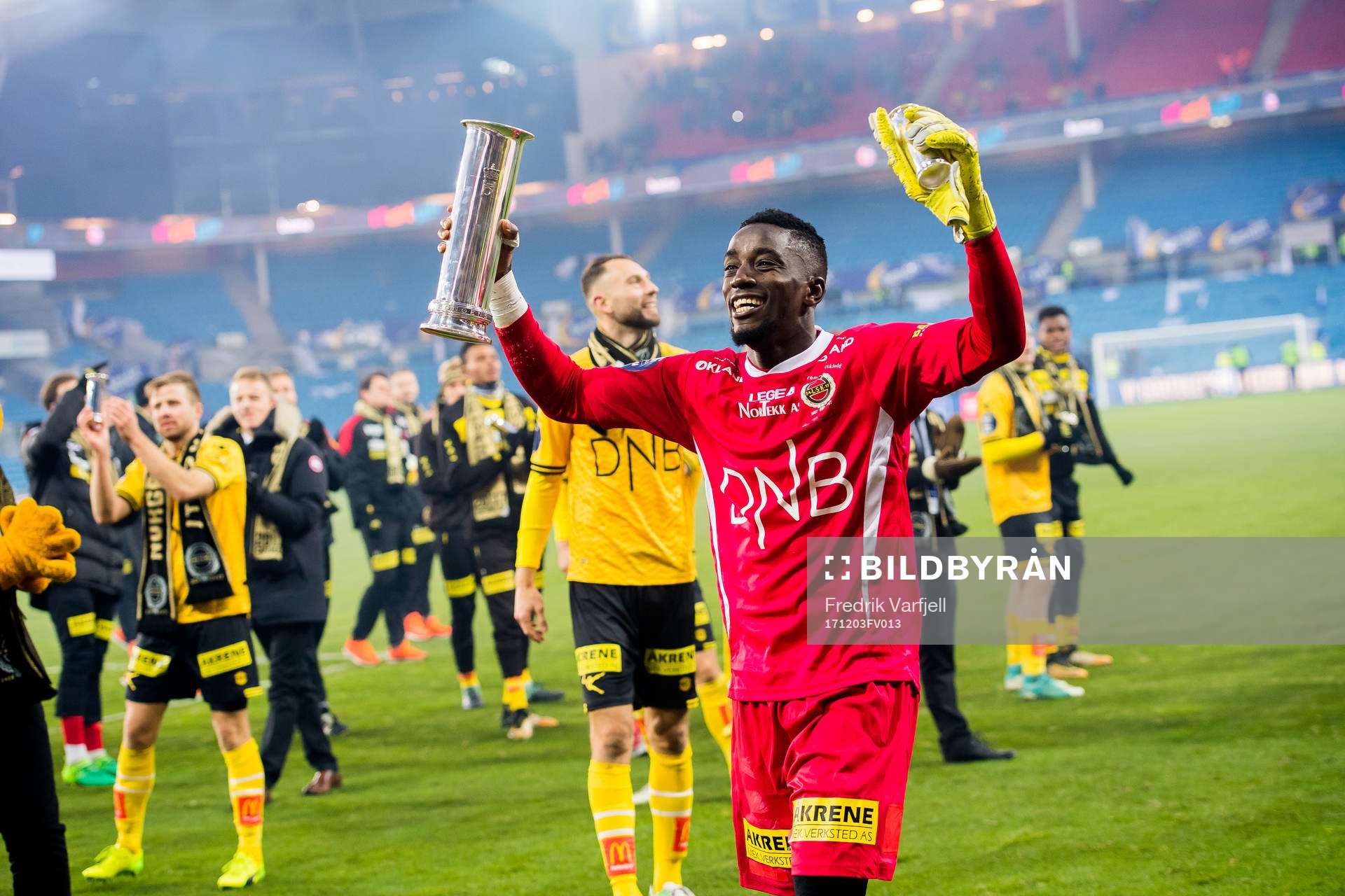 Goalkeeper Arnold Origi of Lillestrøm celebrates after the cup final match between Lillestrøm and Sarpsborg 08 on December 3, 2017 in Oslo.
