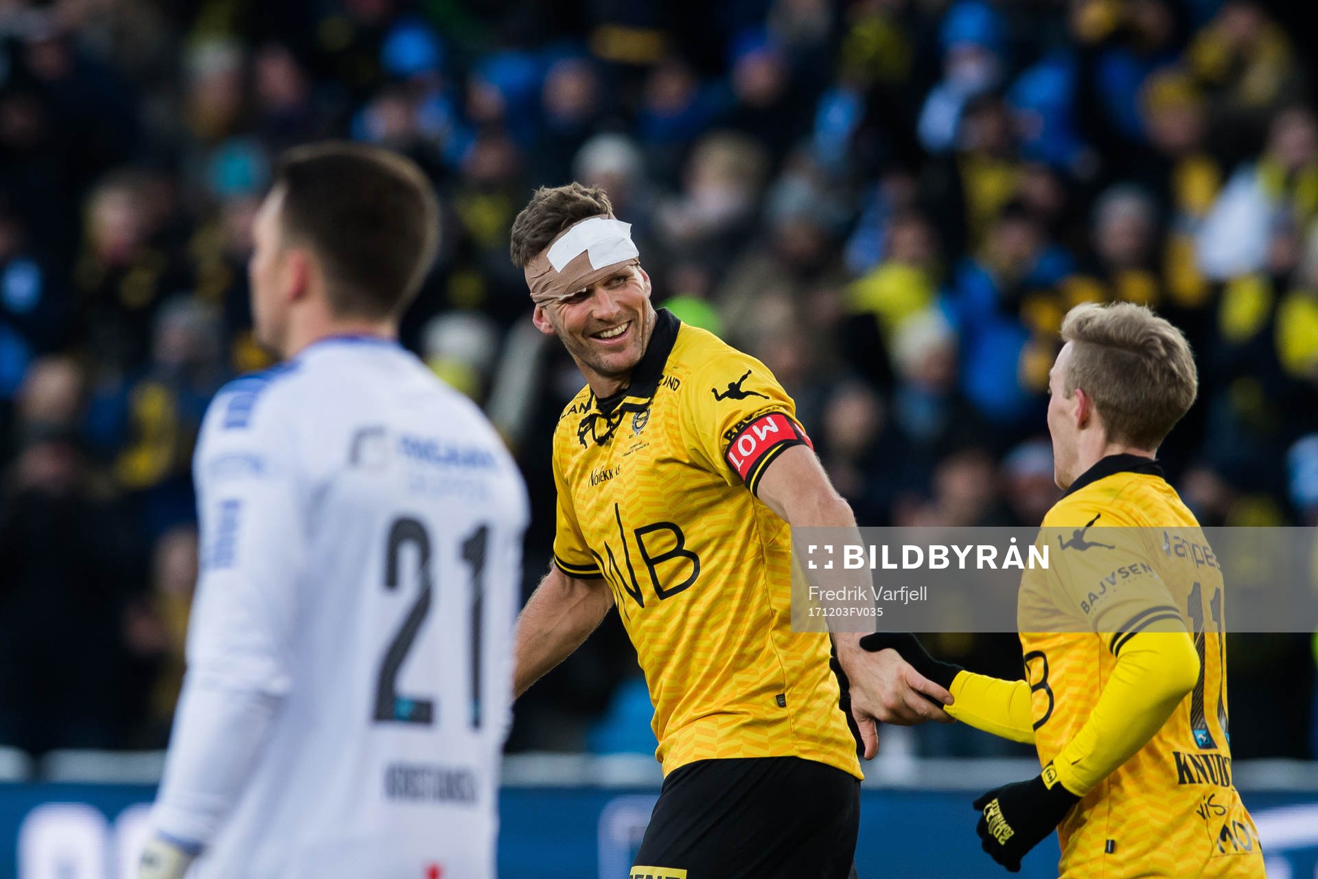 Frode Kippe of Lillestrøm celebrates with his teamate
