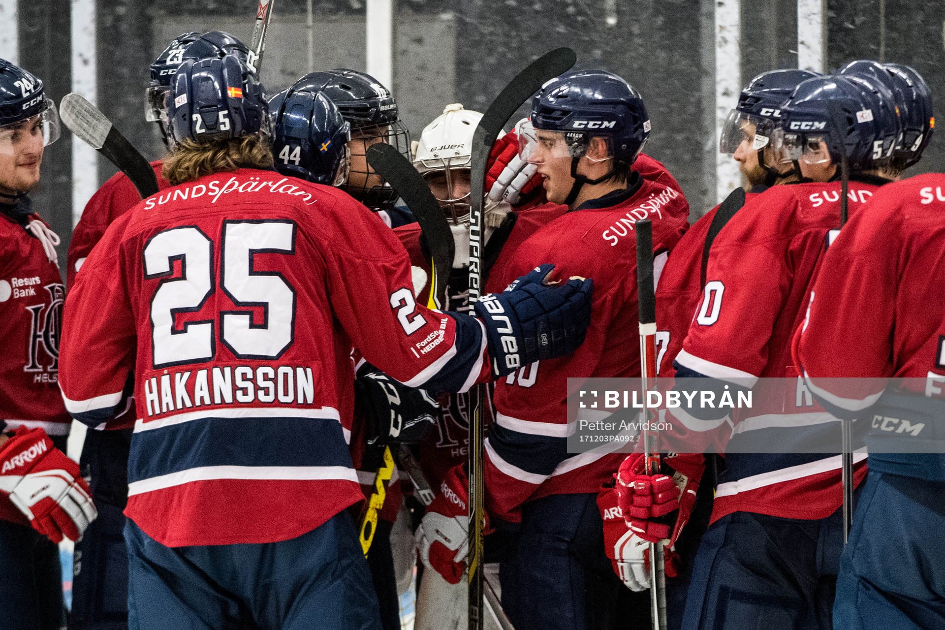 Helsingborgs spelare jublar med målvakt Arvid Stenmark