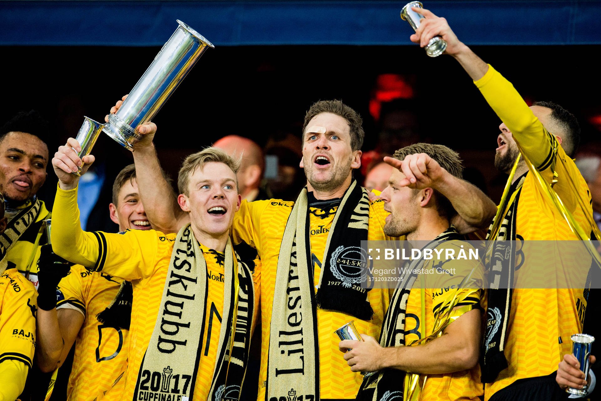 Frode Kippe of Lillestrøm lifts the cup trophy