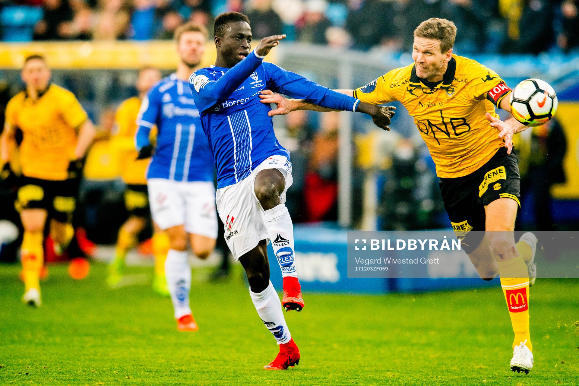 Krepin Diatta of Sarpsborg 08 and Frode Kippe of Lillestrøm