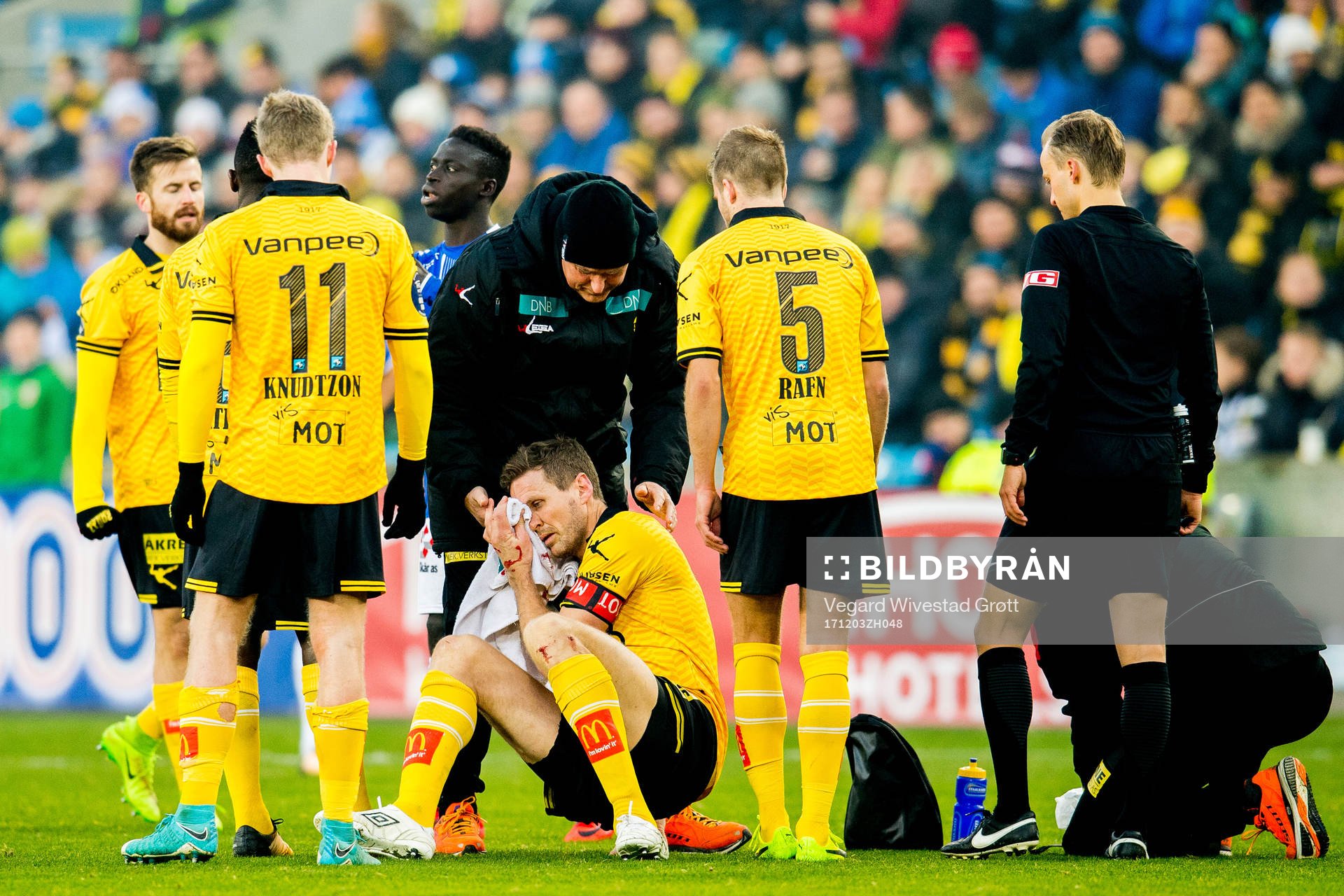 Frode Kippe of Lillestrøm gets treatment