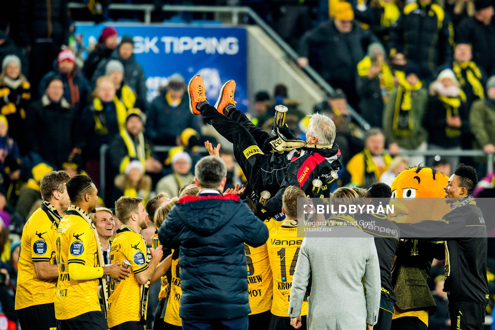 Arne Erlandsen, head coach of Lillestrøm, is thrown in the