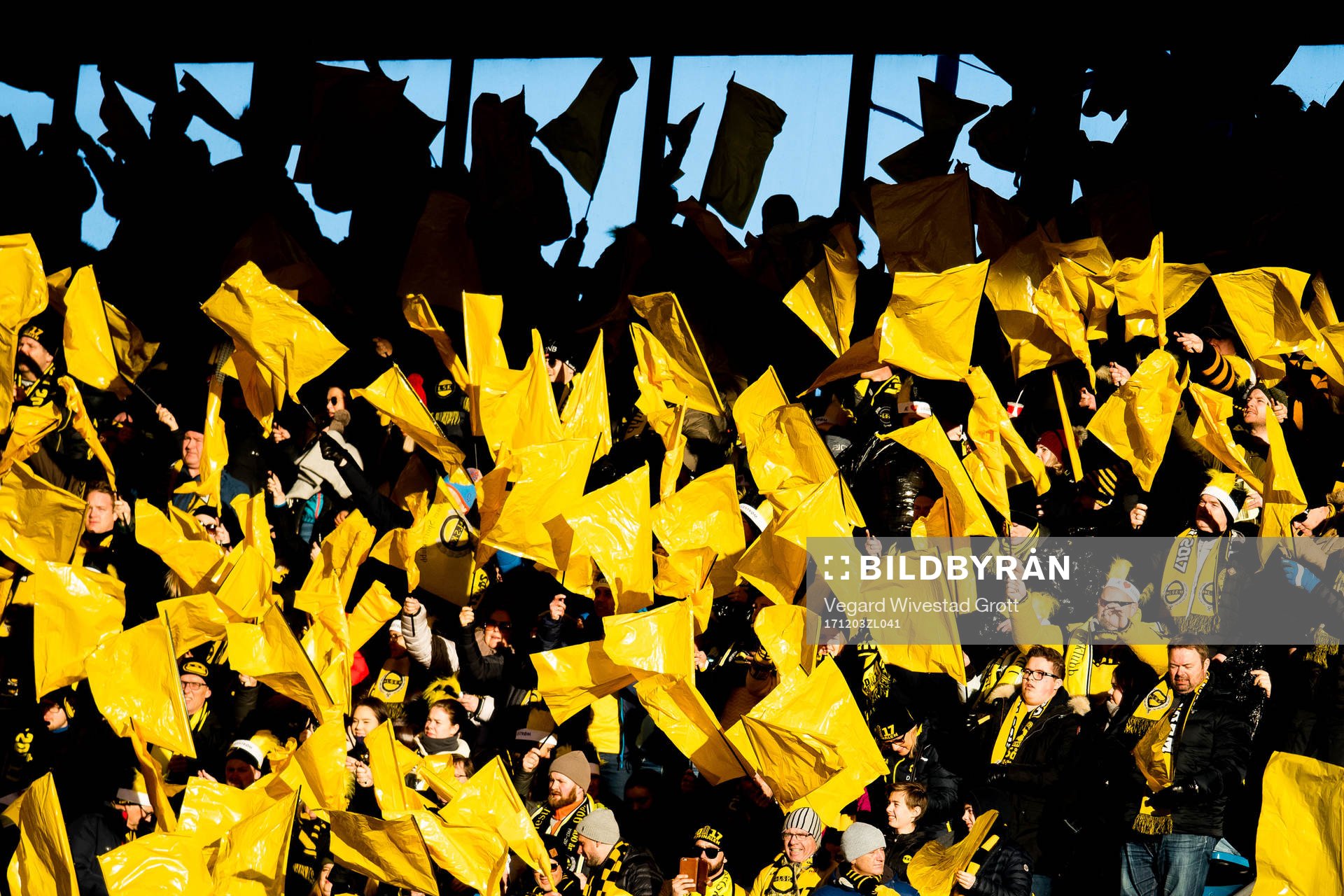 Yellow and black Lillestrøm flags