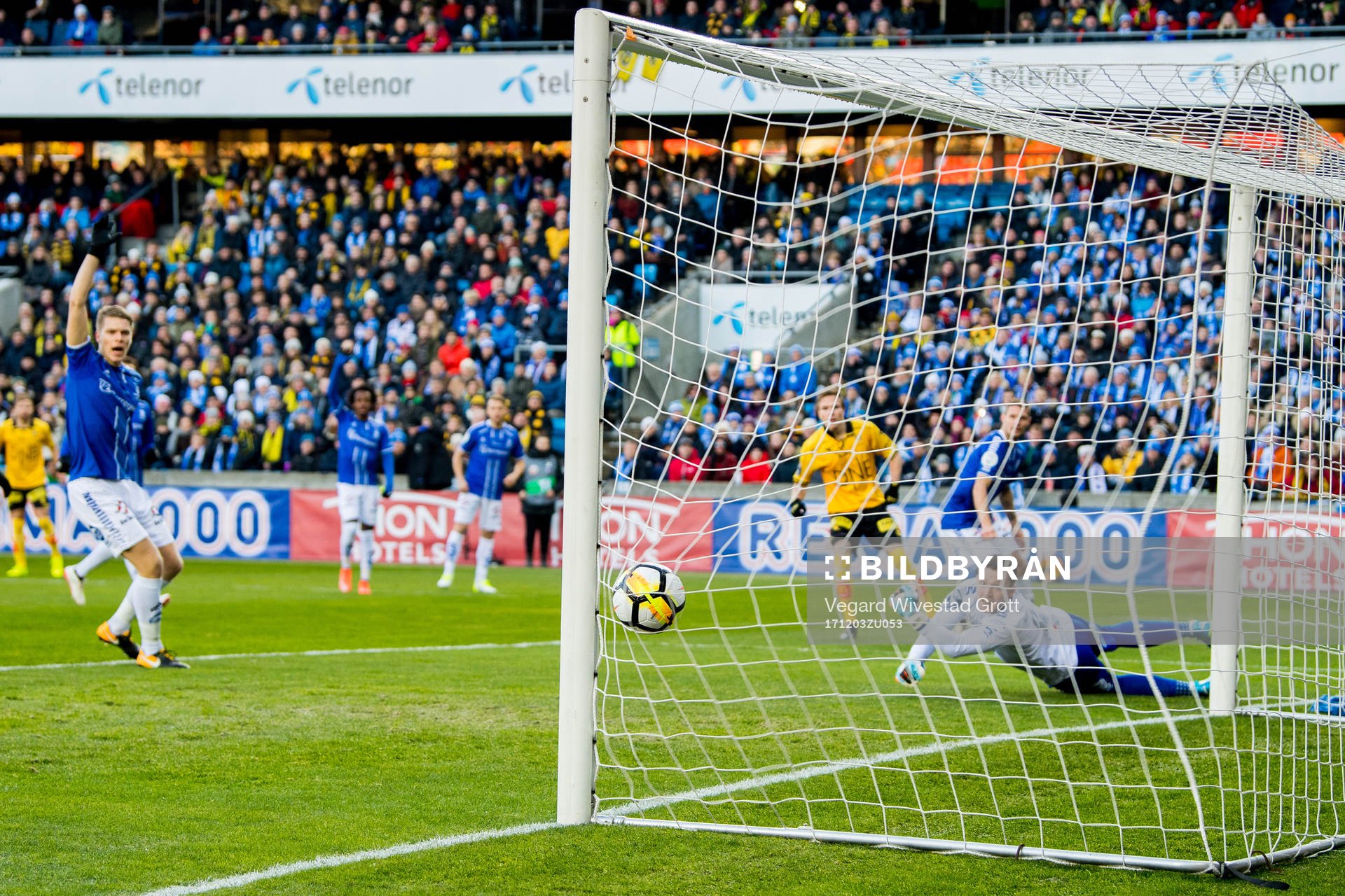 Simen Kind Mikalsen of Lillestrøm scores 1-0
