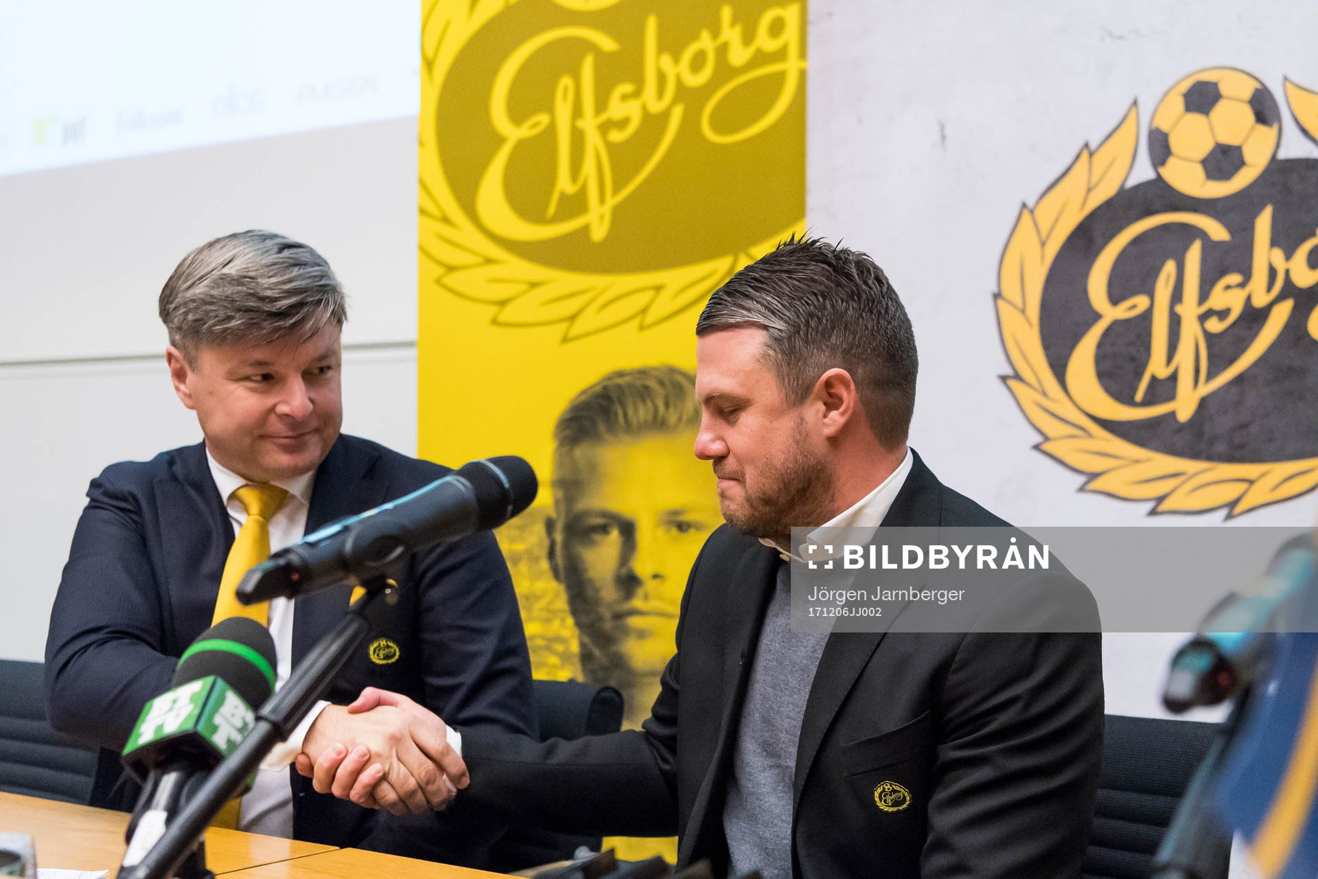 Elfsborgs ordförande Bo Johansson hälsar Jimmy Thelin
