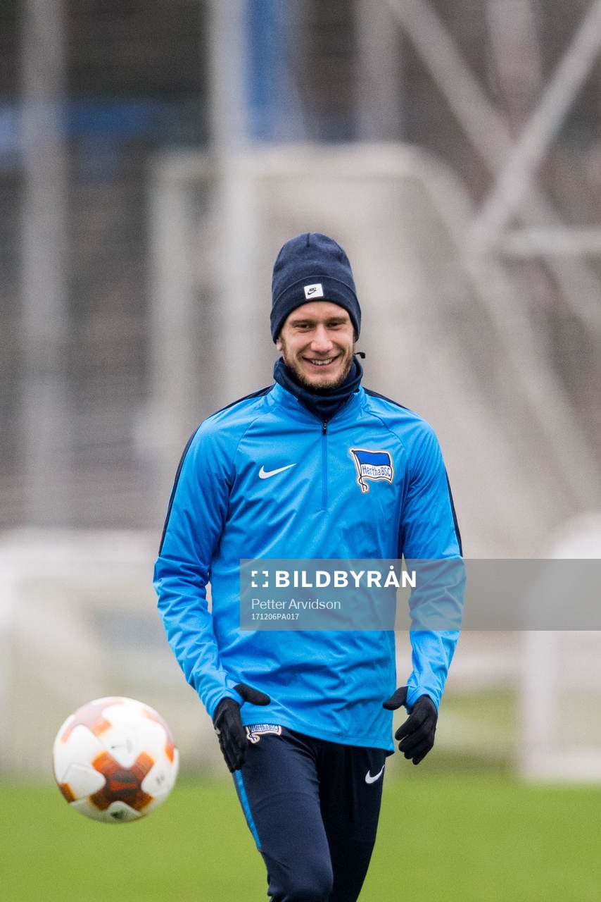 Hertha Berlins Fabian Lustenberger under en träning inför Europa League den 6 december 2017 i Berlin.