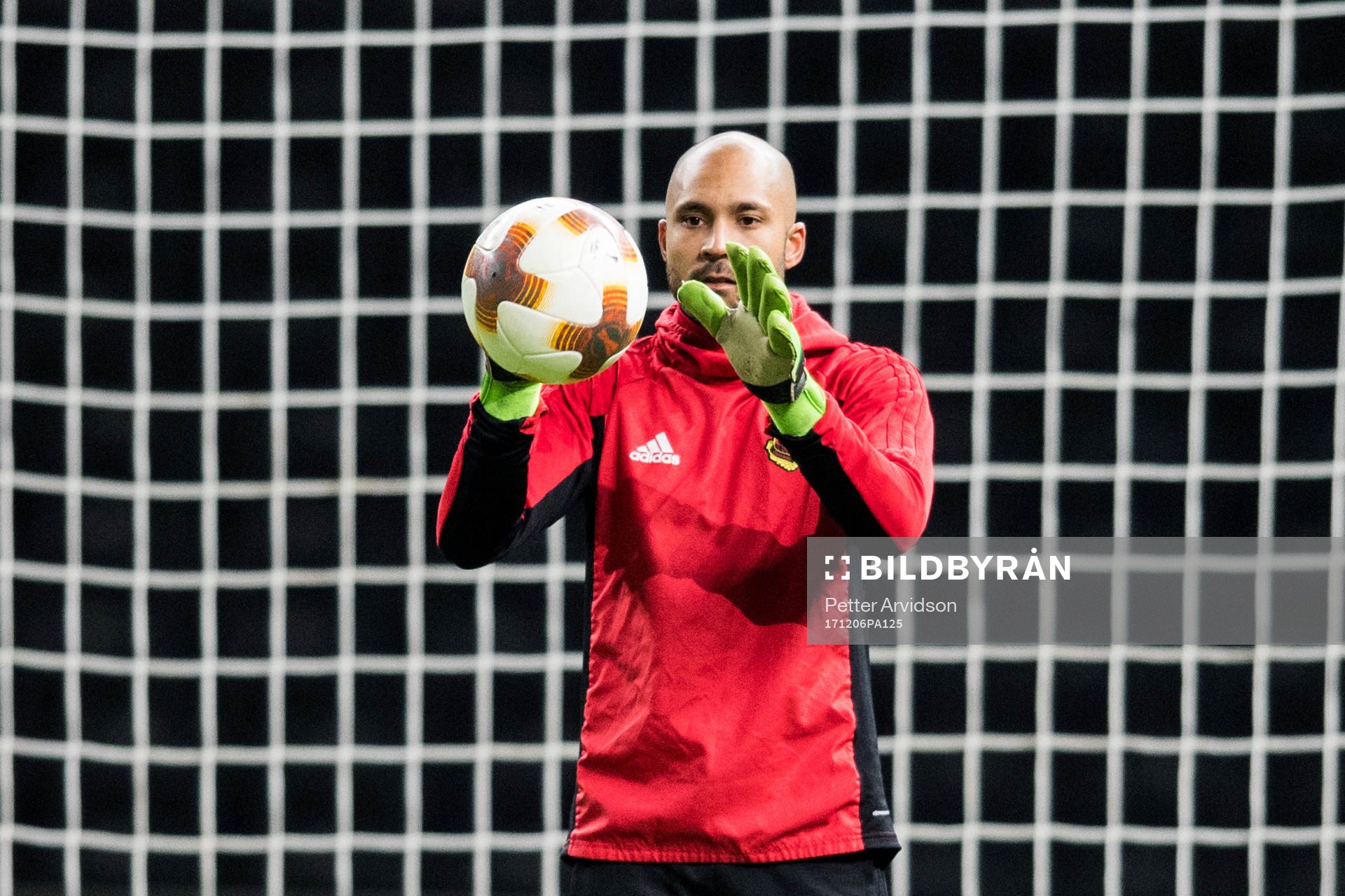 Östersunds målvakt Aly Keita under en träning inför Europa League den 6 december 2017 i Berlin.