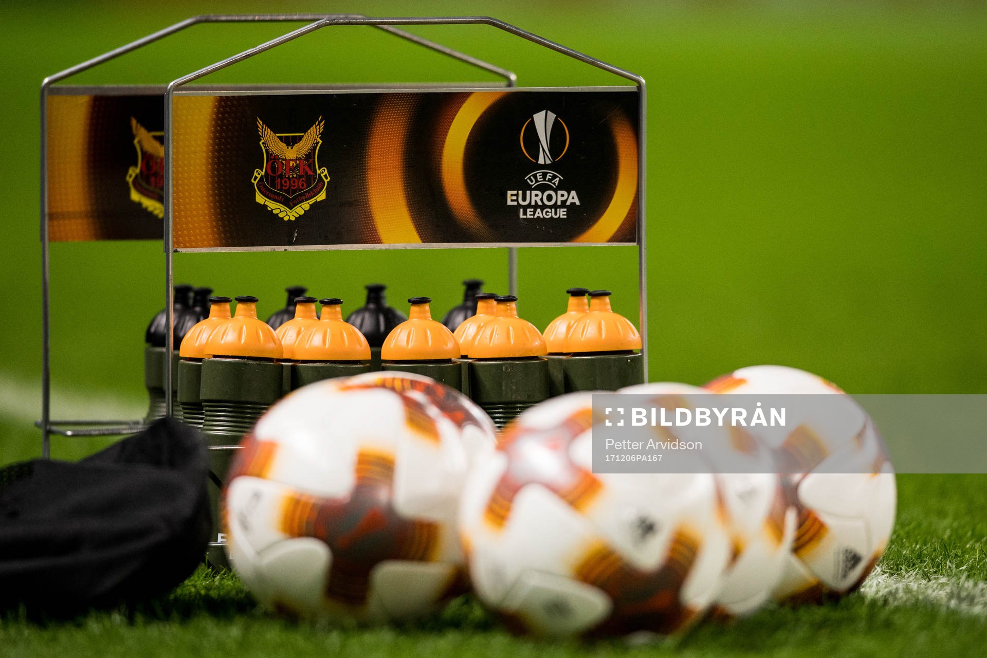 Ett dryckesställ med Östersunds och Europa Leagues