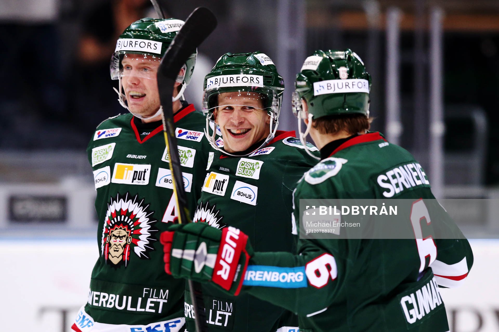 Frölundas Max Friberg (mitten) jublar med Christoffer Ehn