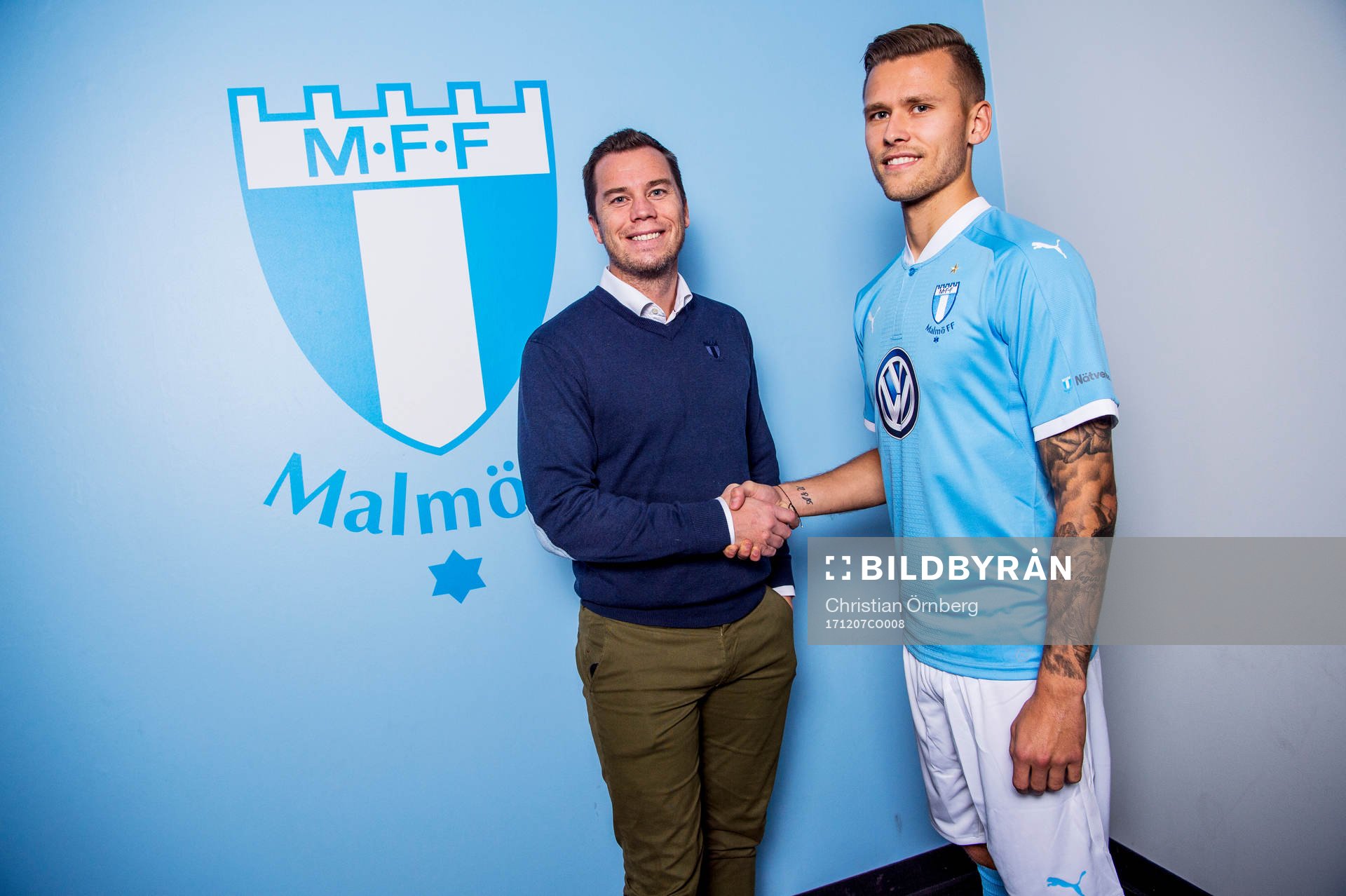 Malmö FF sportchef Daniel Andersson presenterar Arnor