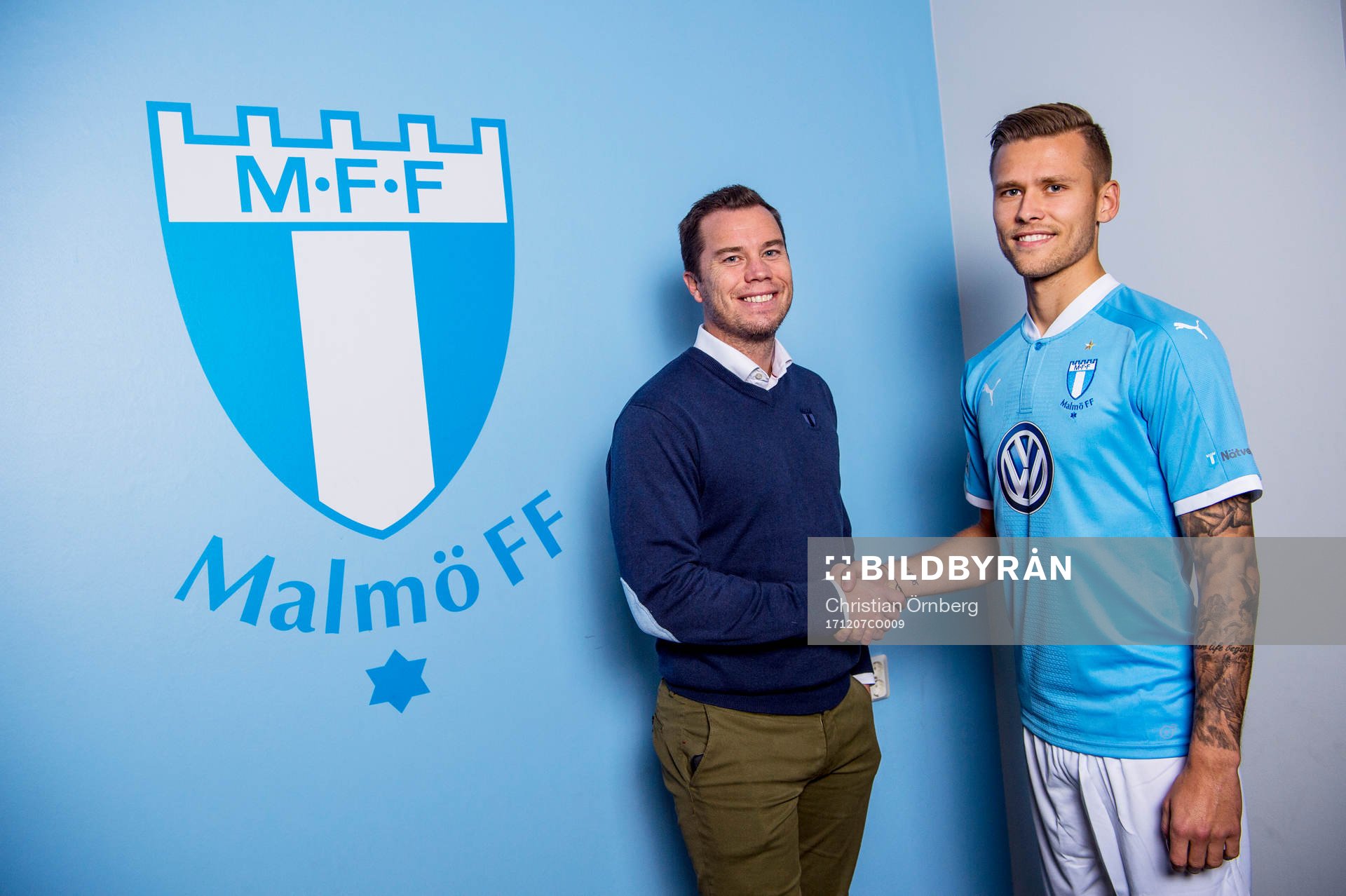 Malmö FF sportchef Daniel Andersson presenterar Arnor