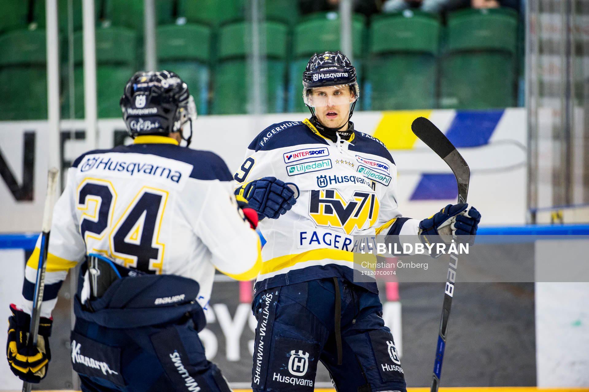 s Stefan Elliott och David Ullström jublar
