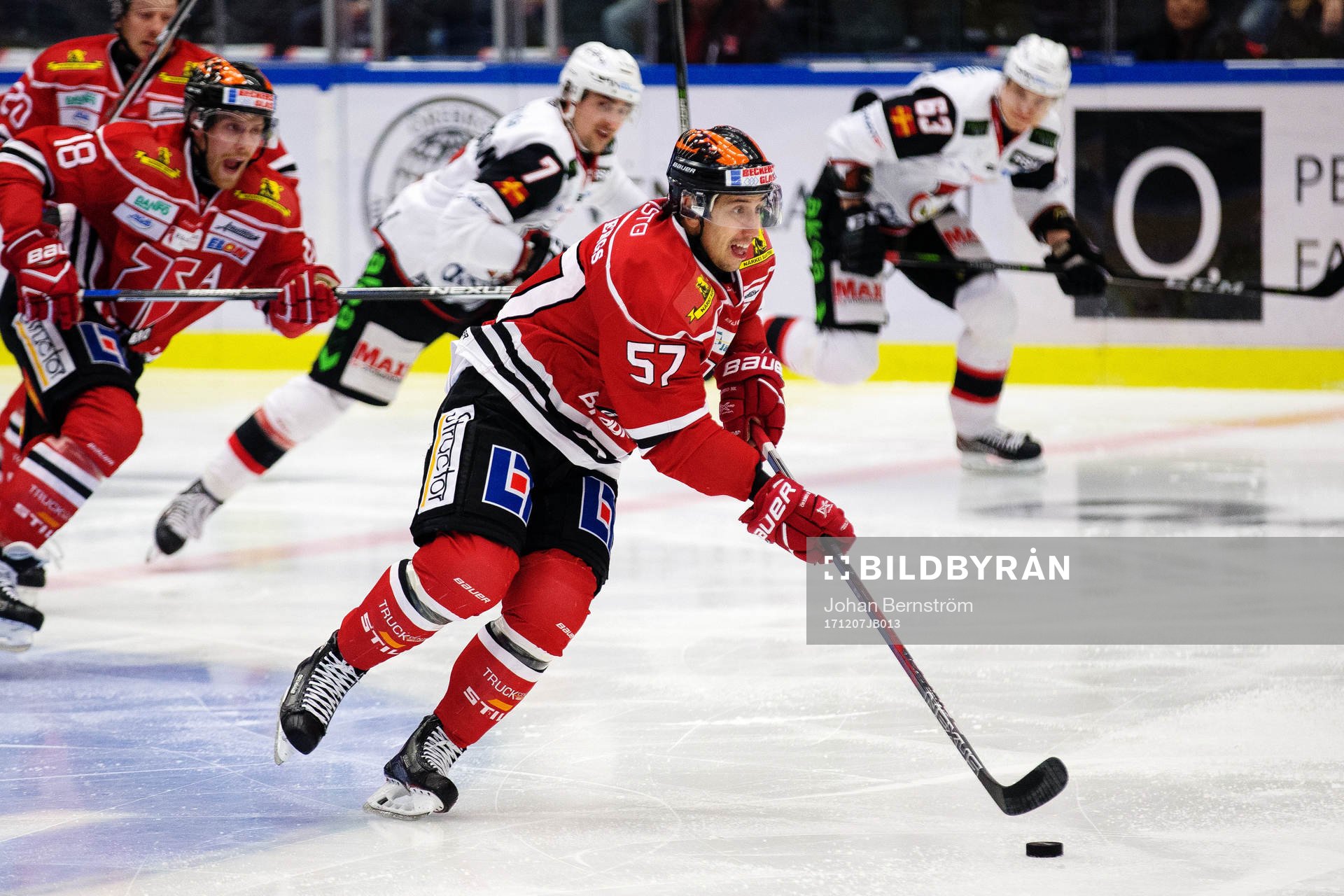 Örebros Daine Todd driver pucken