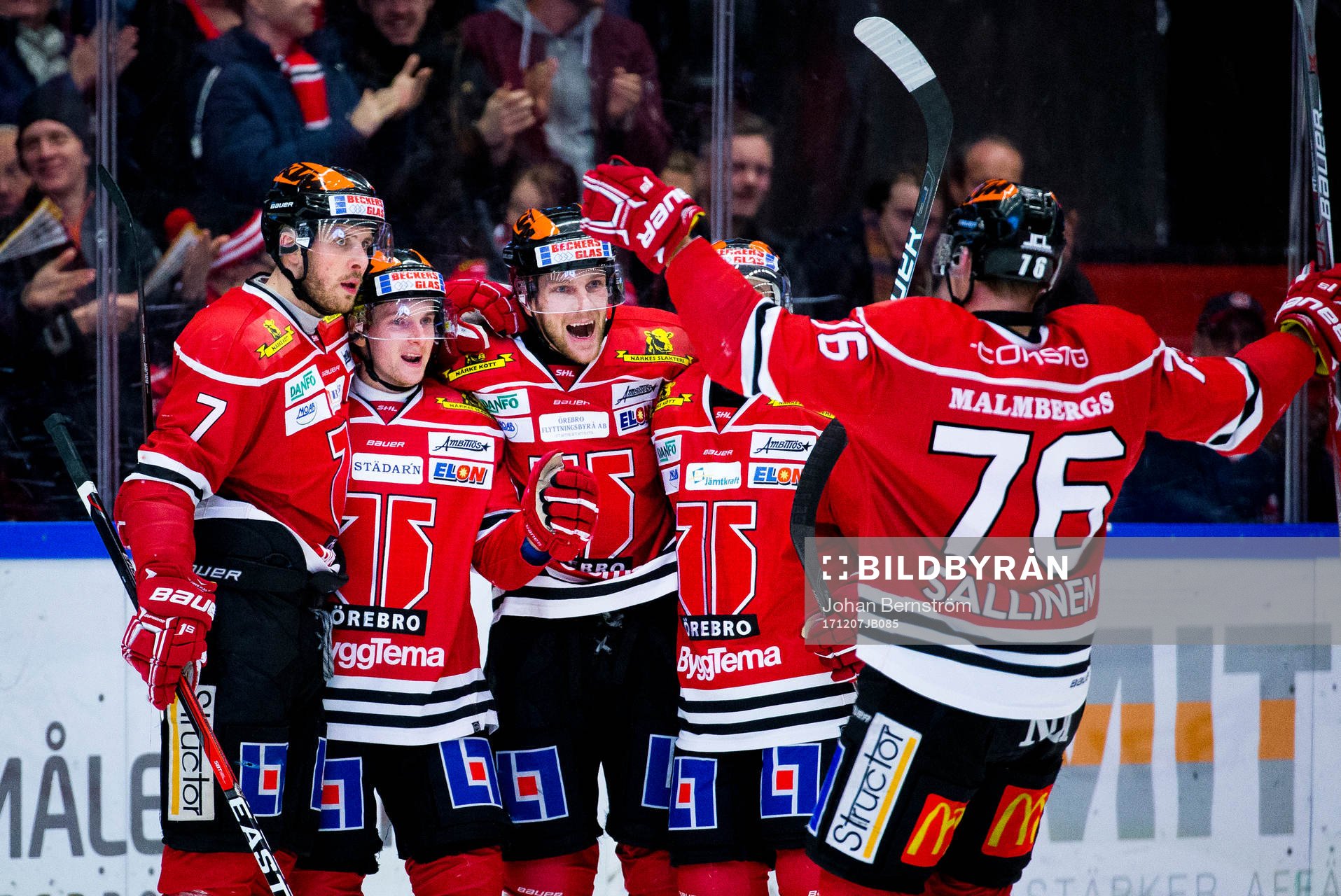 Örebros Sakari Manninen gör 4-3 och jublar med Tom