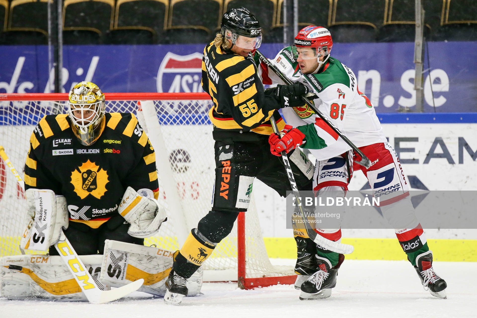 Skellefteås Michael Kostka och målvakt Gustaf Lindvall