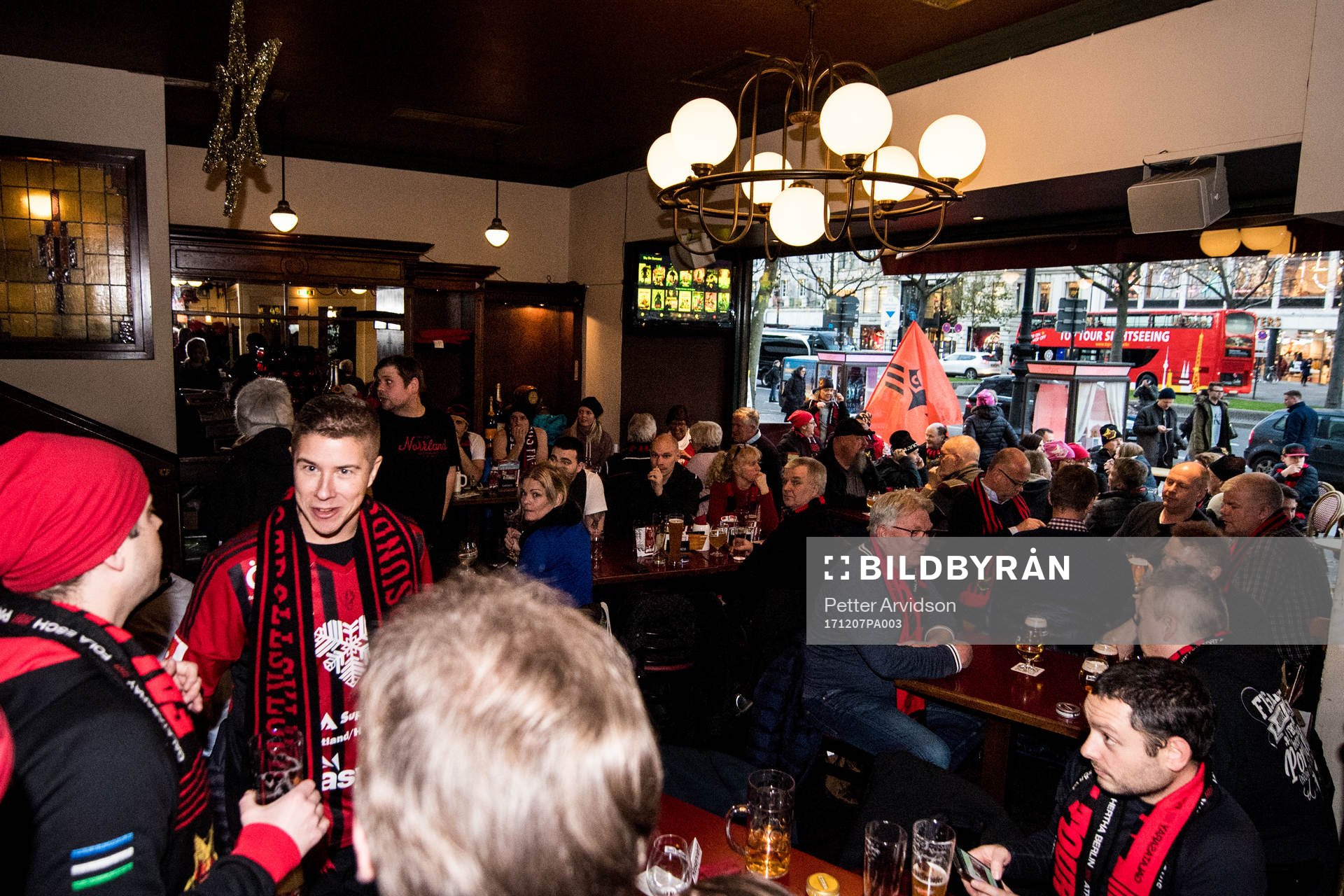 Östersunds tillresta supportrar samlas på puben Alt