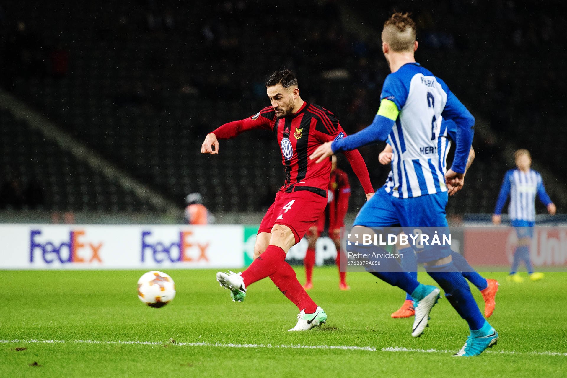 Östersunds Sotirios Papagiannopoulus skjuter