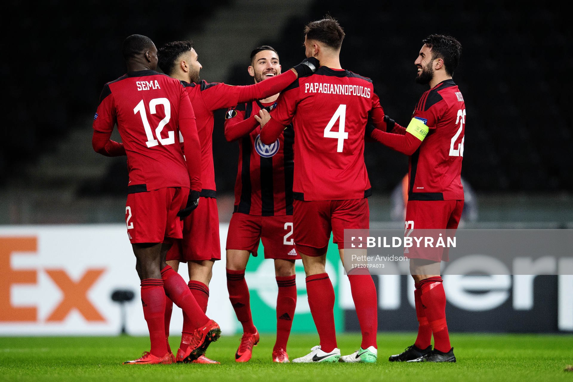 Östersunds Sotirios Papagiannopoulus jublar med lagkamrater