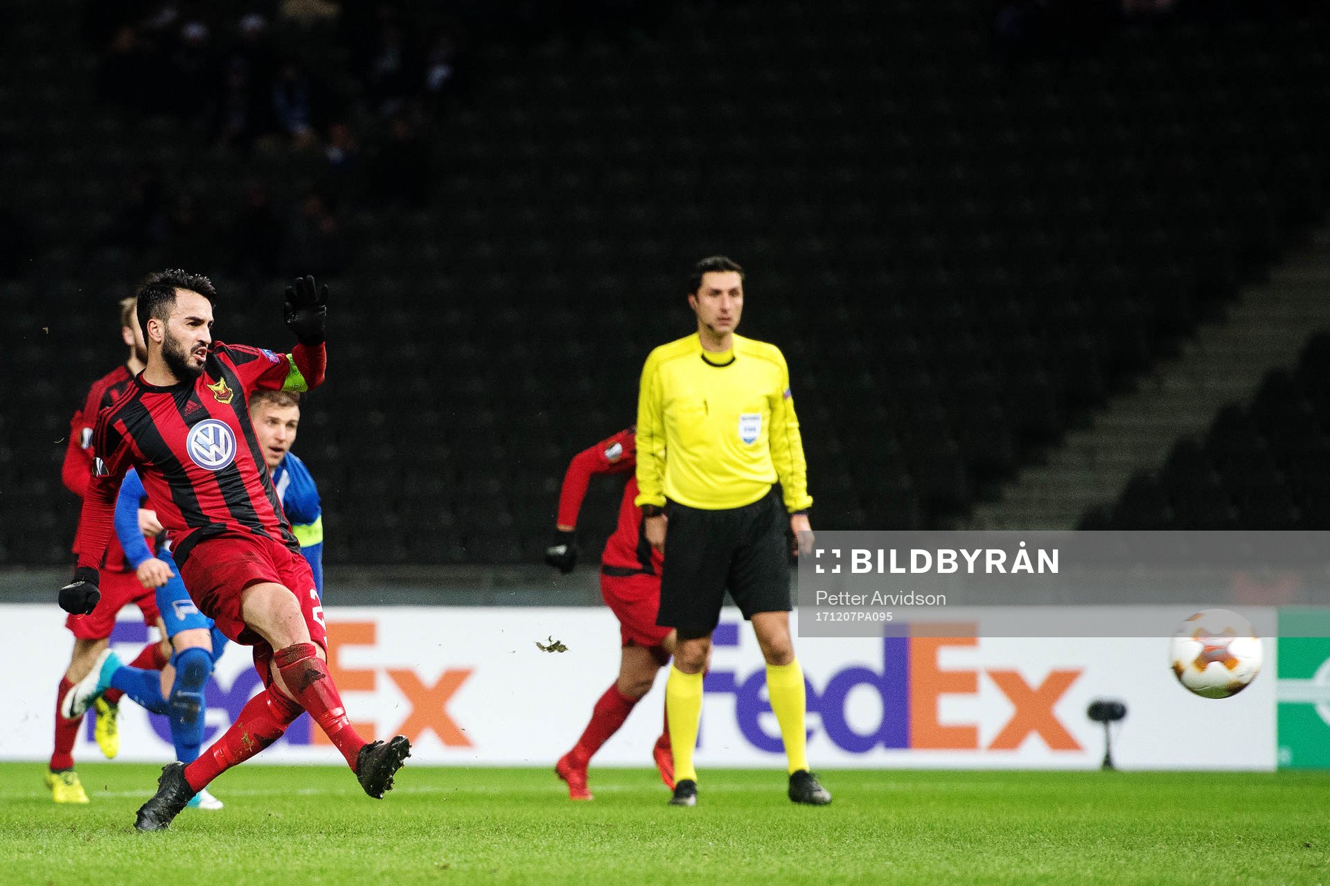 Östersunds Brwa Nouri skjuter straff (och missar)